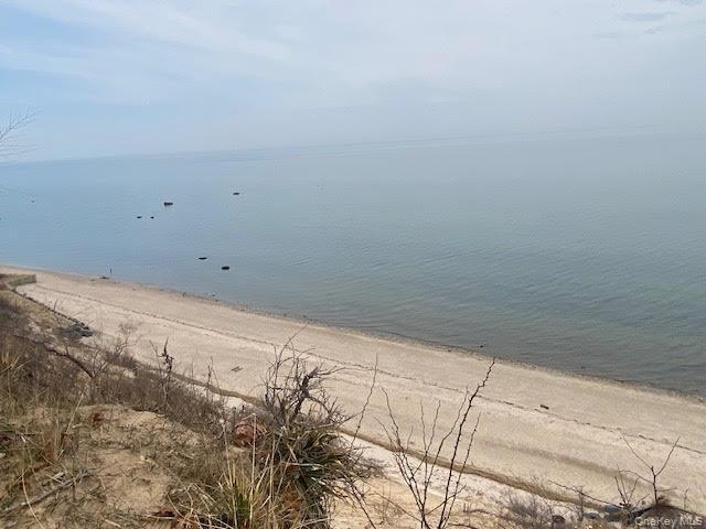 Single Family Glen  Suffolk County, NY 11789, MLS-977090-3