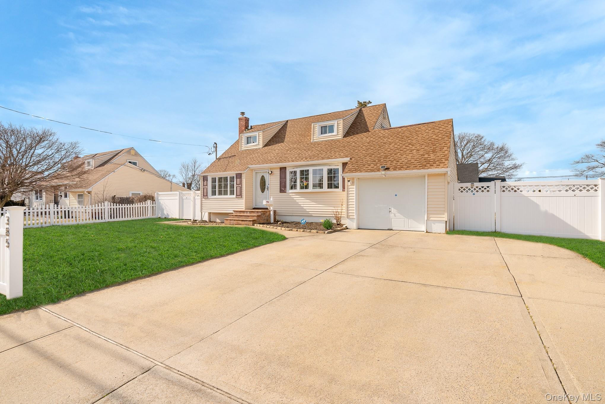 Single Family Irving  Suffolk County, NY 11722, MLS-977123-3