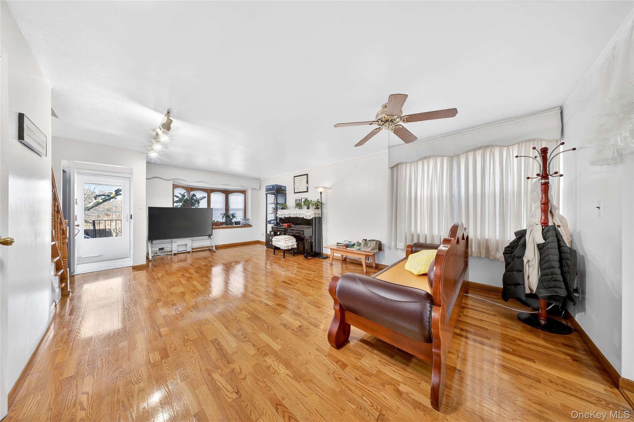 Condo Douglaston  Queens, NY 11362, MLS-977128-10