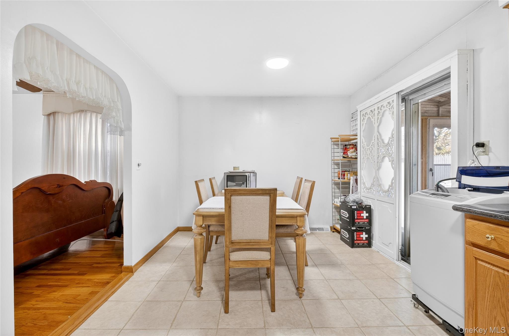 Condo Douglaston  Queens, NY 11362, MLS-977128-11