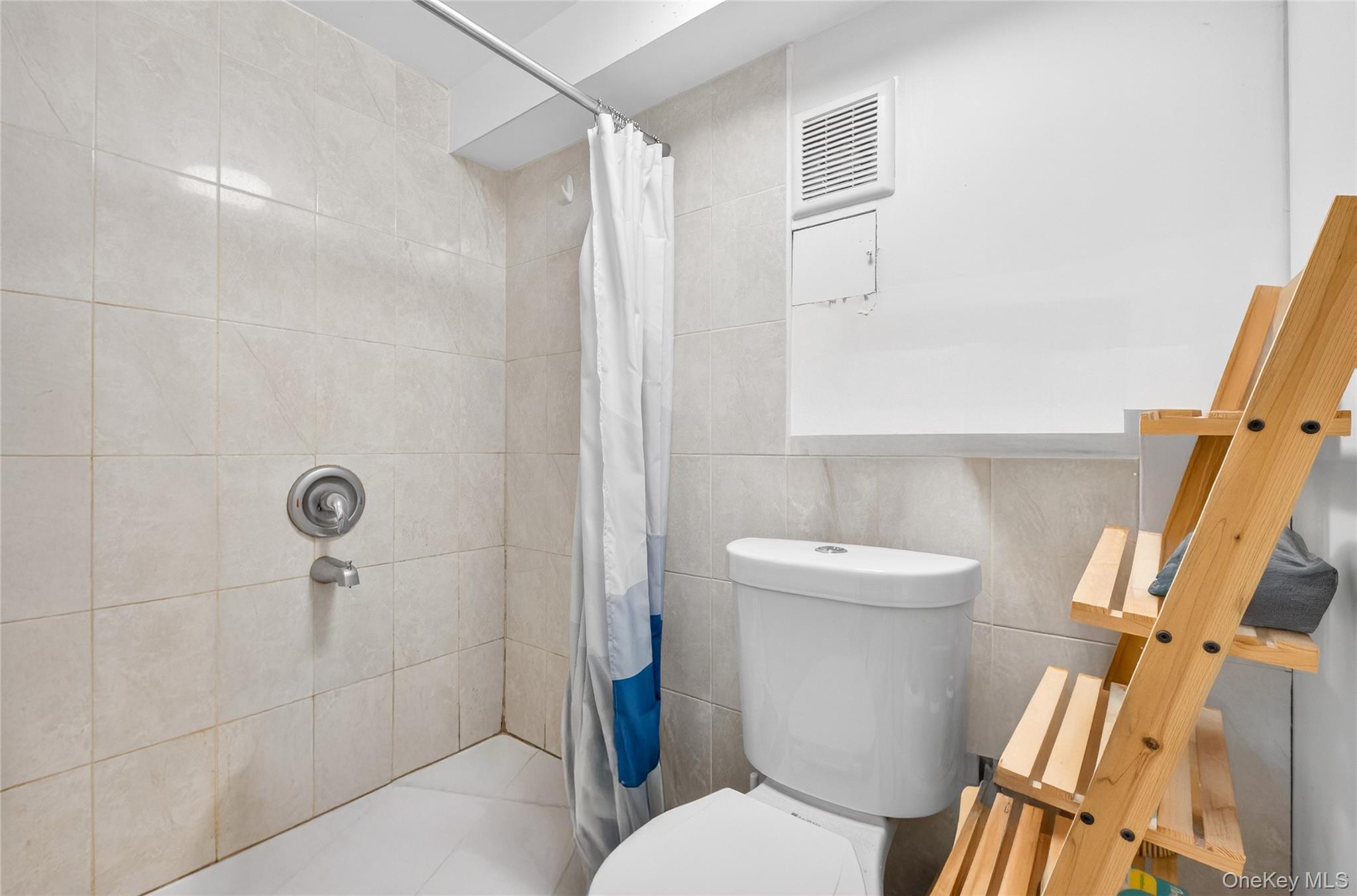 Condo Douglaston  Queens, NY 11362, MLS-977128-15