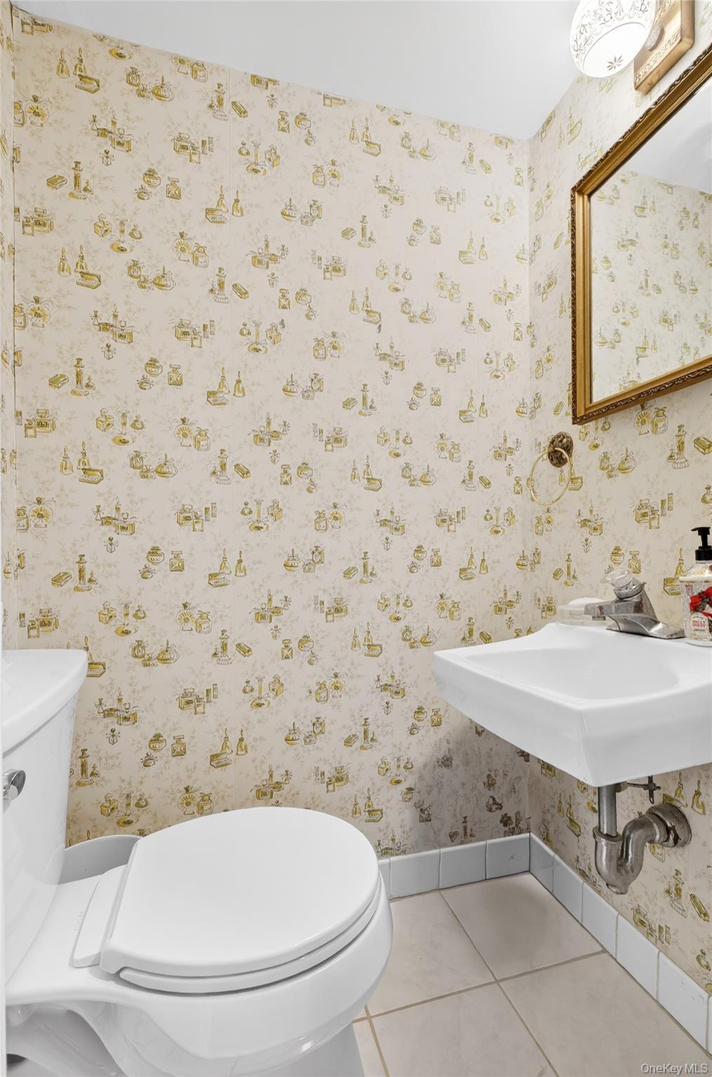 Condo Douglaston  Queens, NY 11362, MLS-977128-16