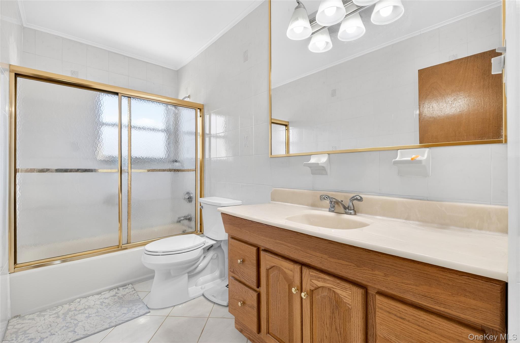 Condo Douglaston  Queens, NY 11362, MLS-977128-17