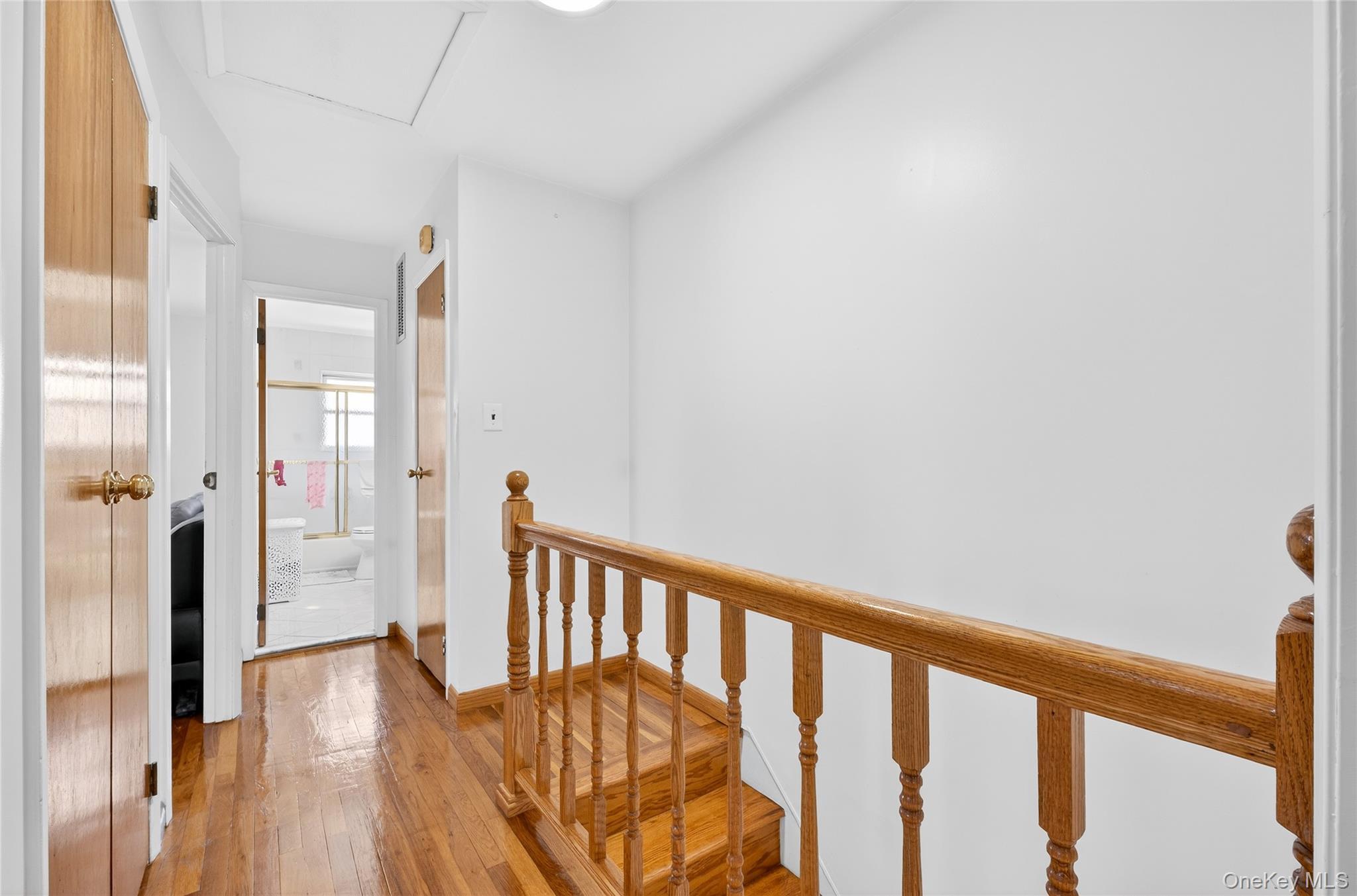 Condo Douglaston  Queens, NY 11362, MLS-977128-18