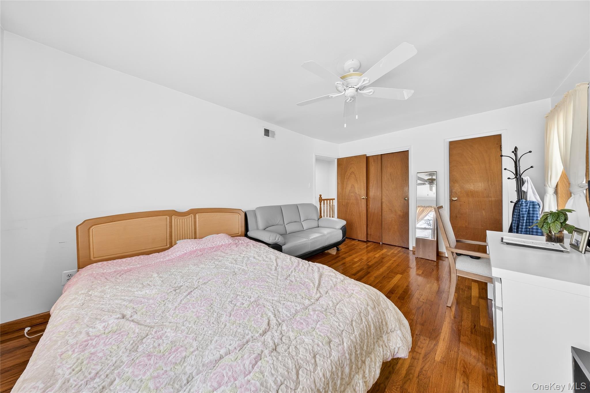 Condo Douglaston  Queens, NY 11362, MLS-977128-20