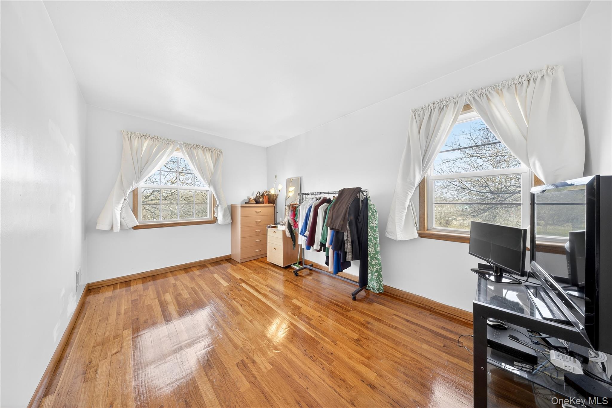 Condo Douglaston  Queens, NY 11362, MLS-977128-22