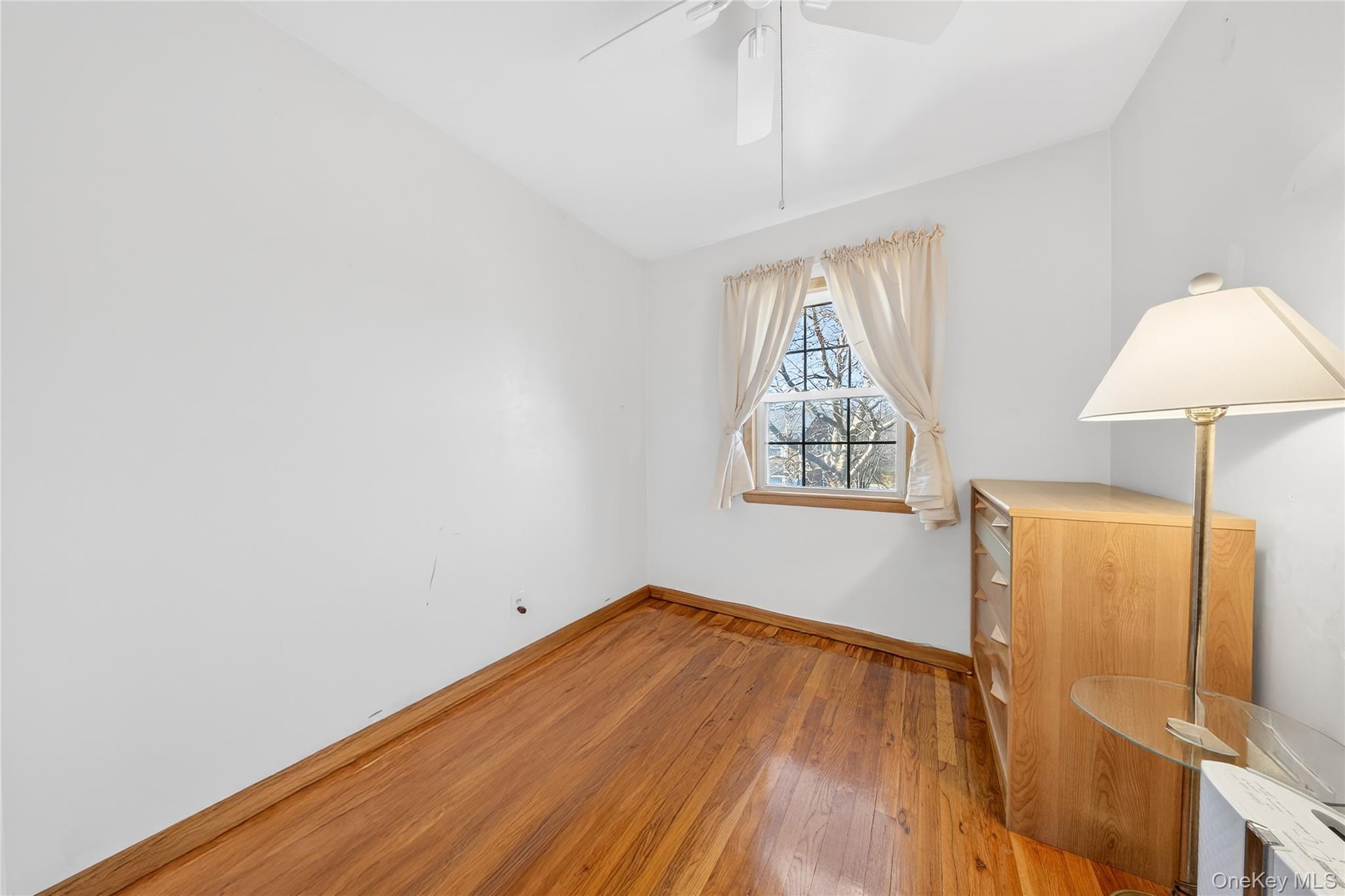 Condo Douglaston  Queens, NY 11362, MLS-977128-24