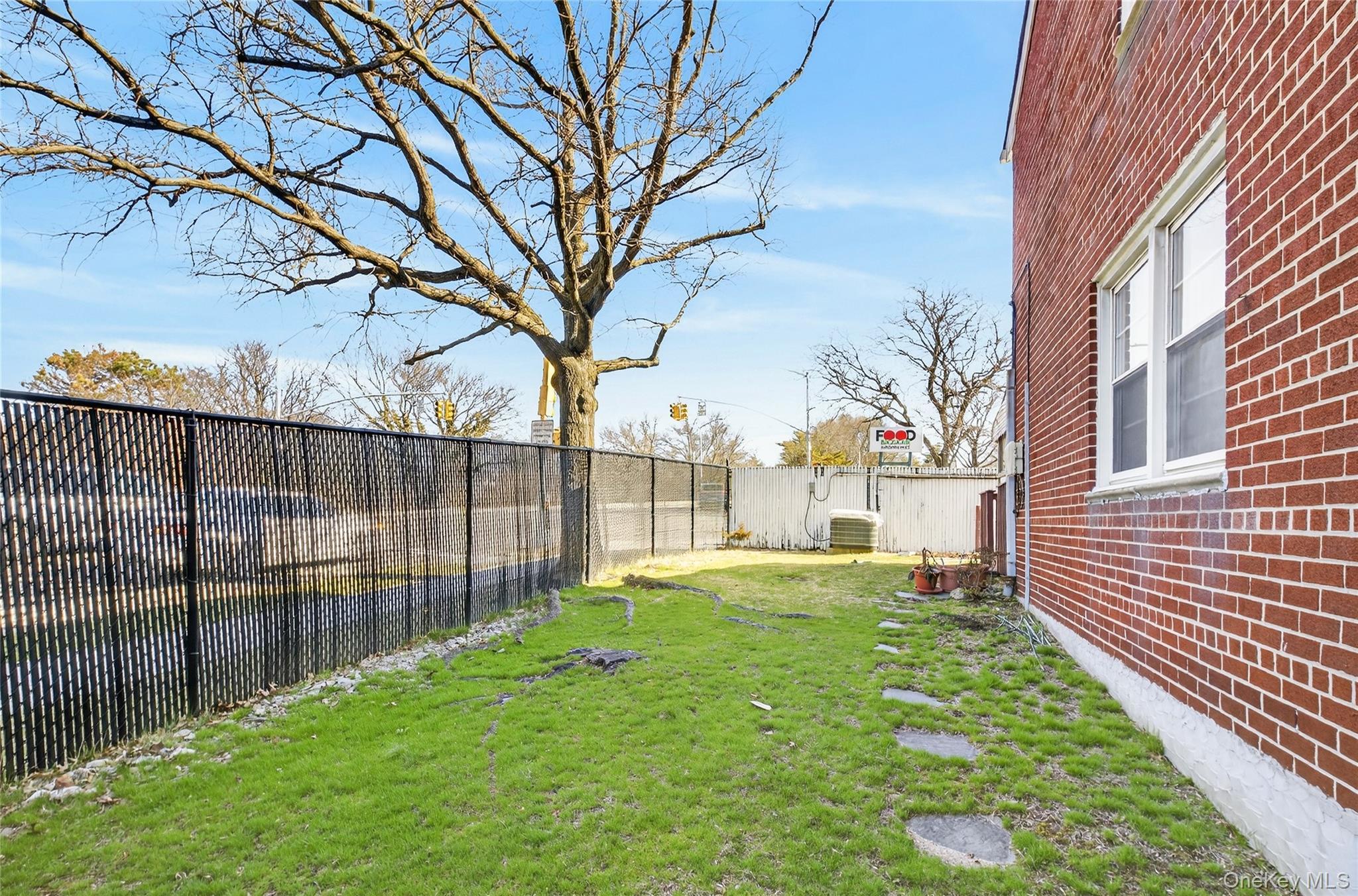 Condo Douglaston  Queens, NY 11362, MLS-977128-29