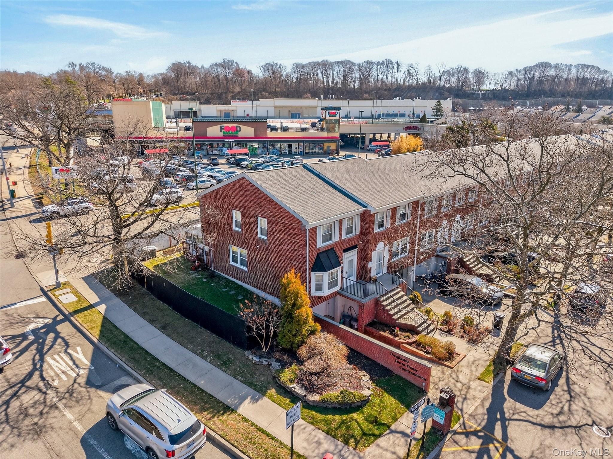 Condo Douglaston  Queens, NY 11362, MLS-977128-30