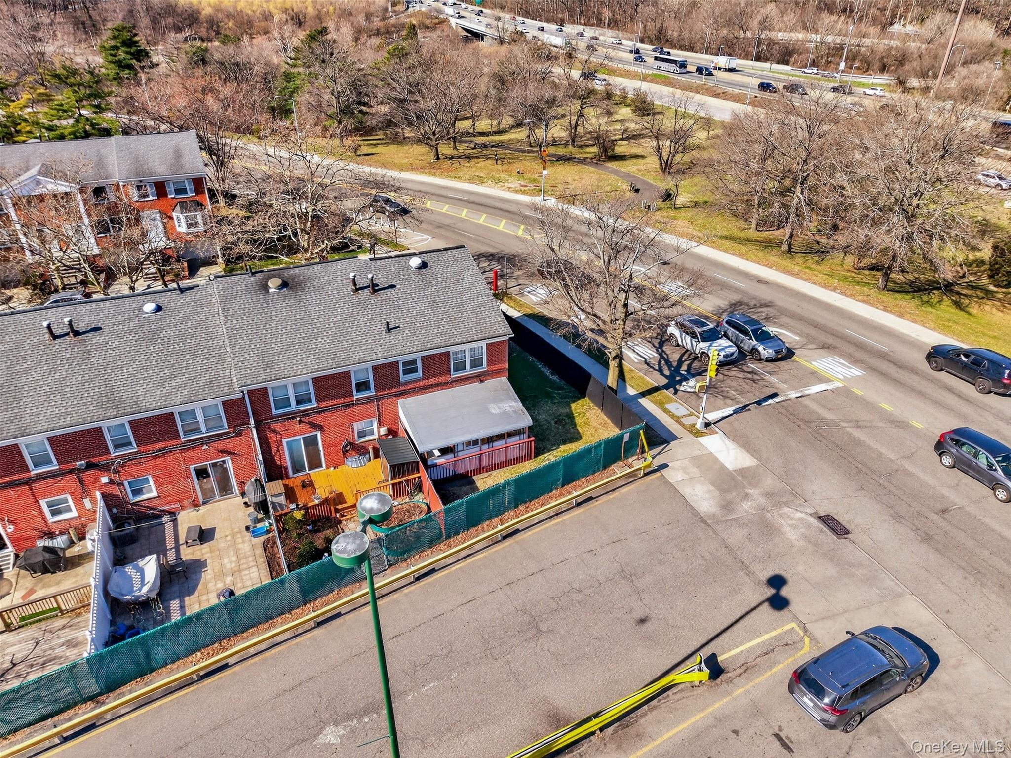 Condo Douglaston  Queens, NY 11362, MLS-977128-31