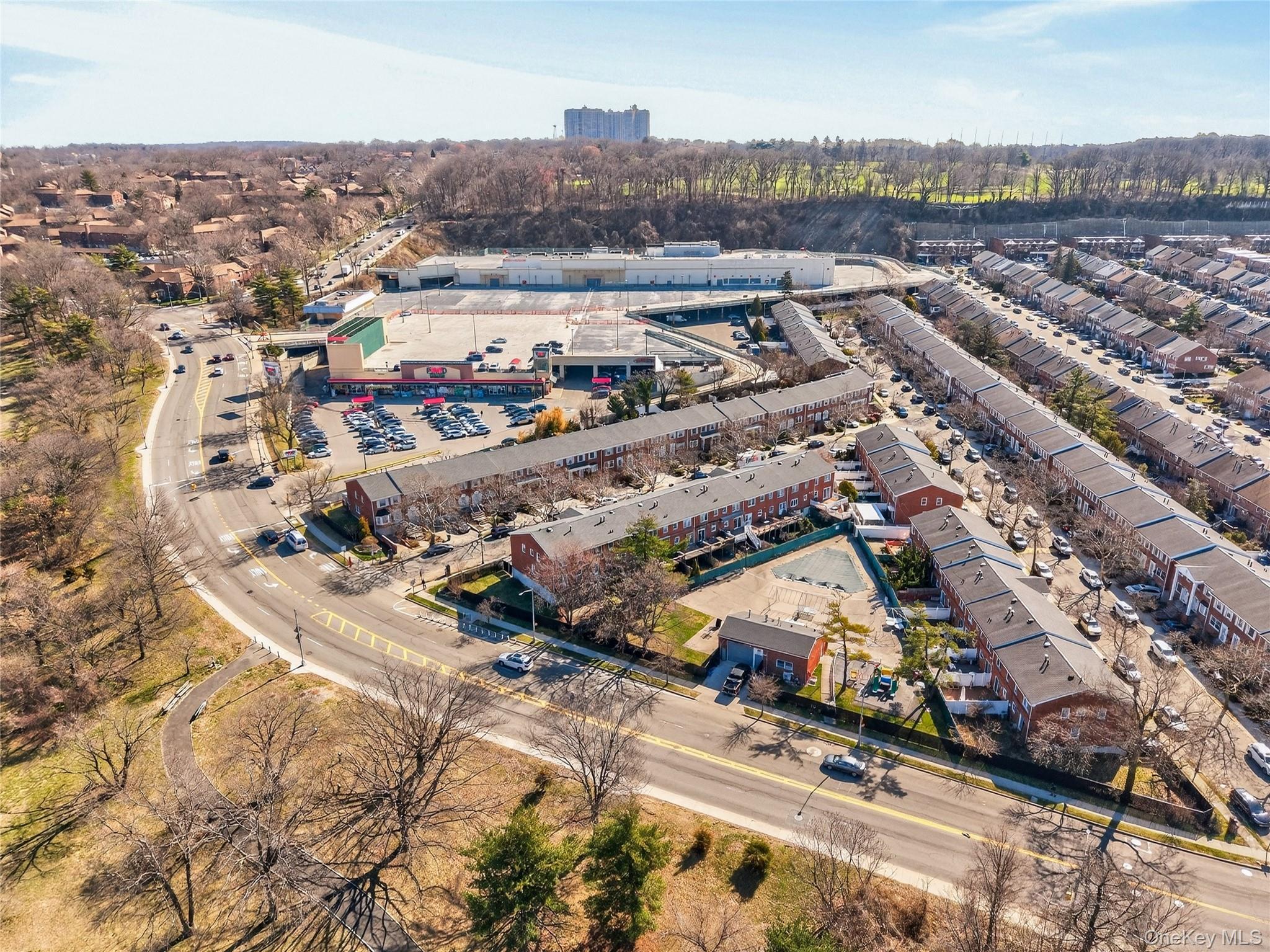 Condo Douglaston  Queens, NY 11362, MLS-977128-33