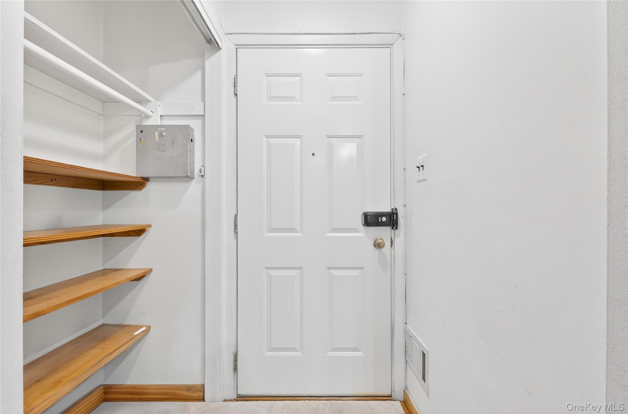 Condo Douglaston  Queens, NY 11362, MLS-977128-5