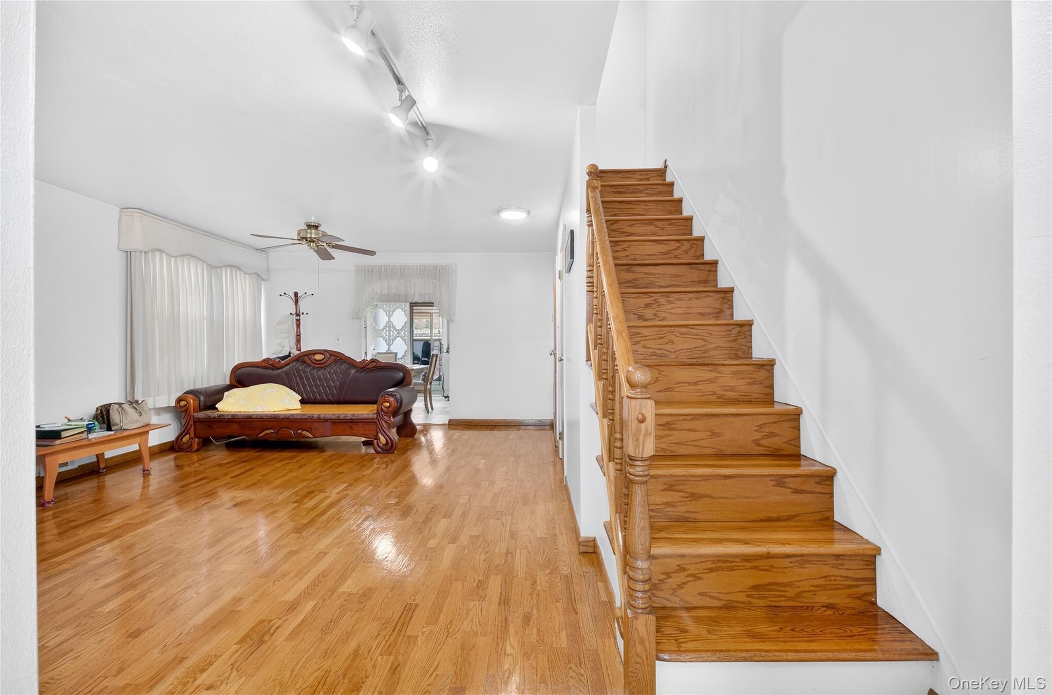 Condo Douglaston  Queens, NY 11362, MLS-977128-6