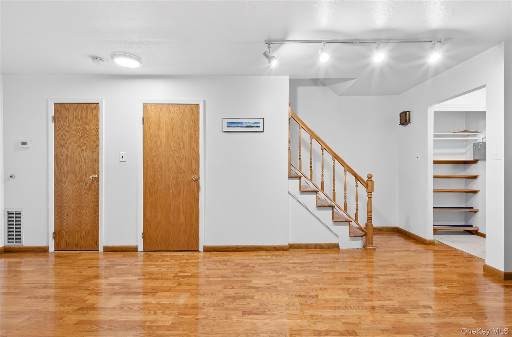 Condo Douglaston  Queens, NY 11362, MLS-977128-7