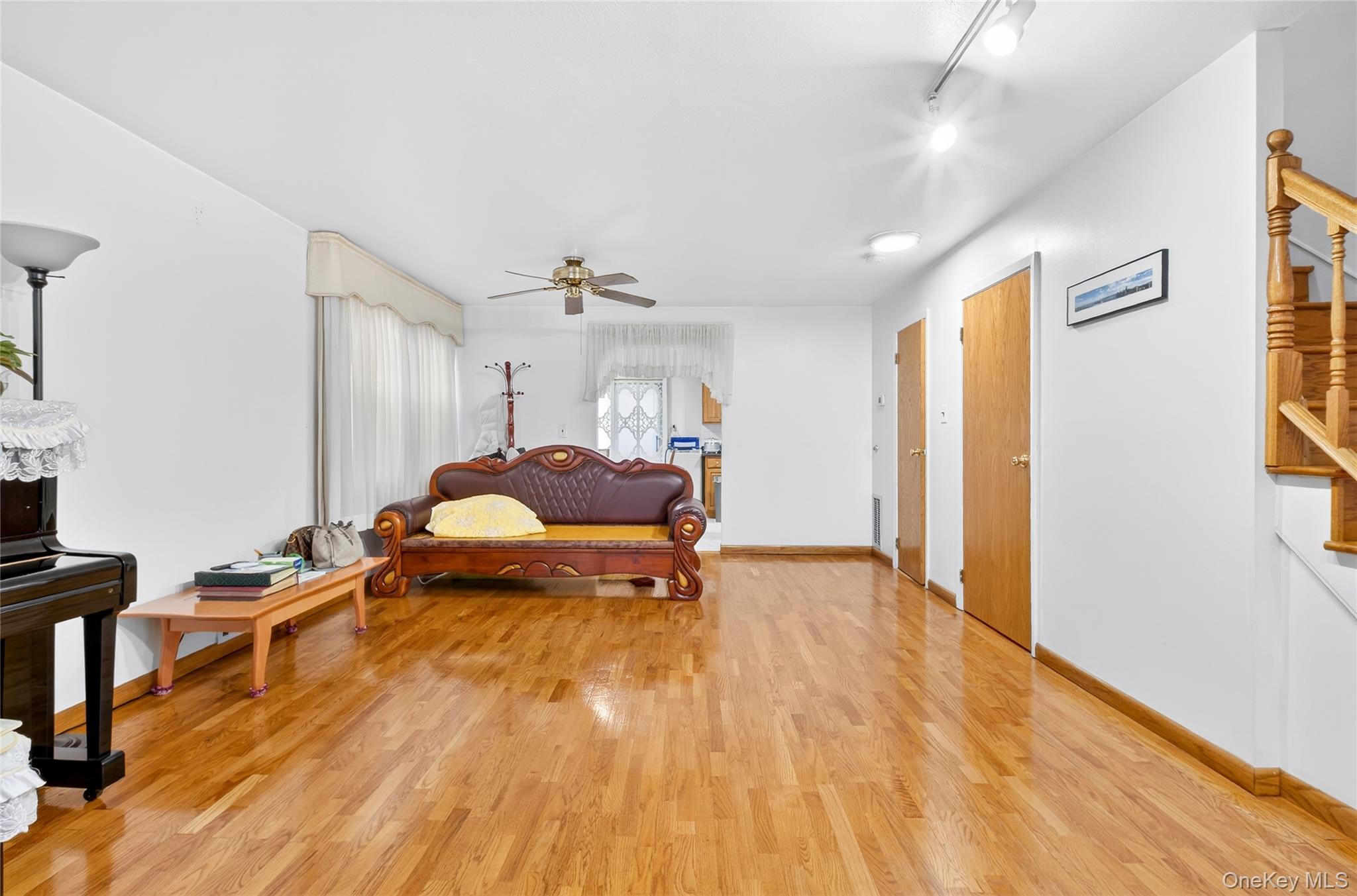 Condo Douglaston  Queens, NY 11362, MLS-977128-8