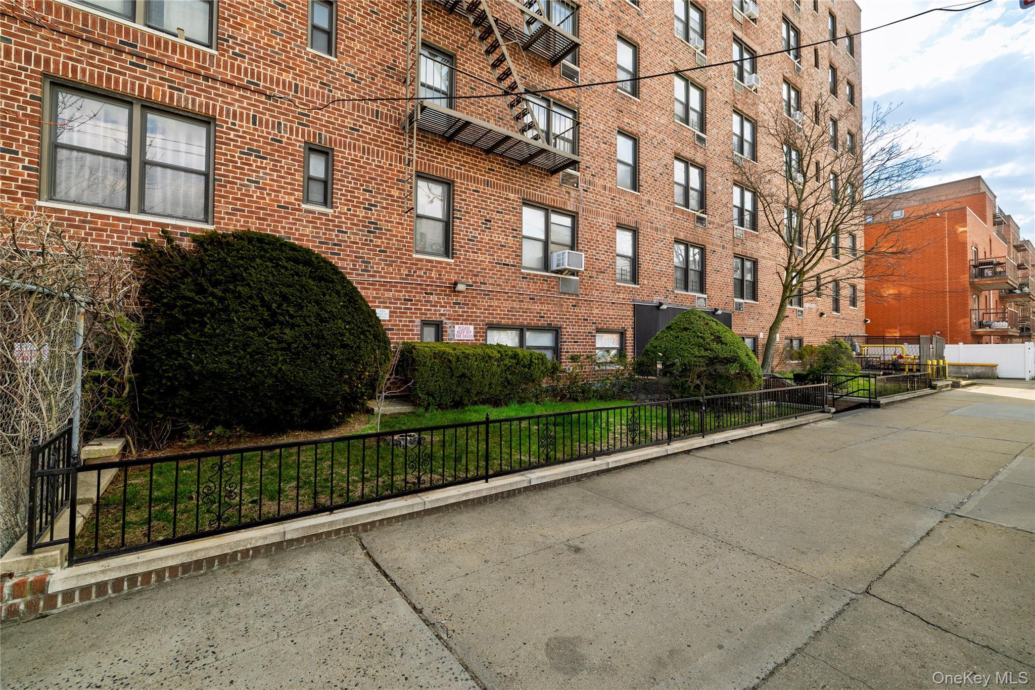 Coop Neilson  Queens, NY 11691, MLS-977165-23