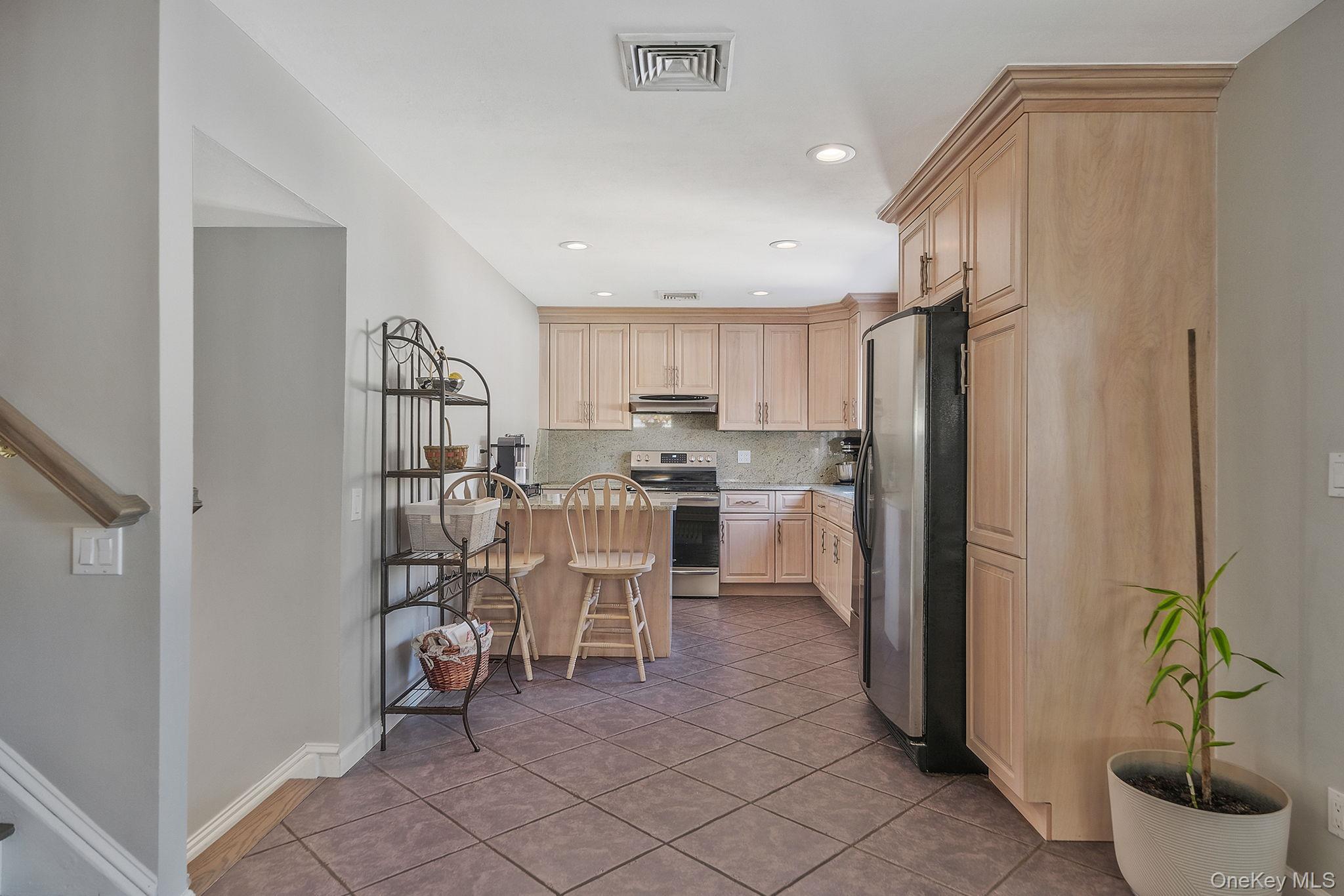 Single Family Hallock Avenue  Suffolk County, NY 11787, MLS-977202-16