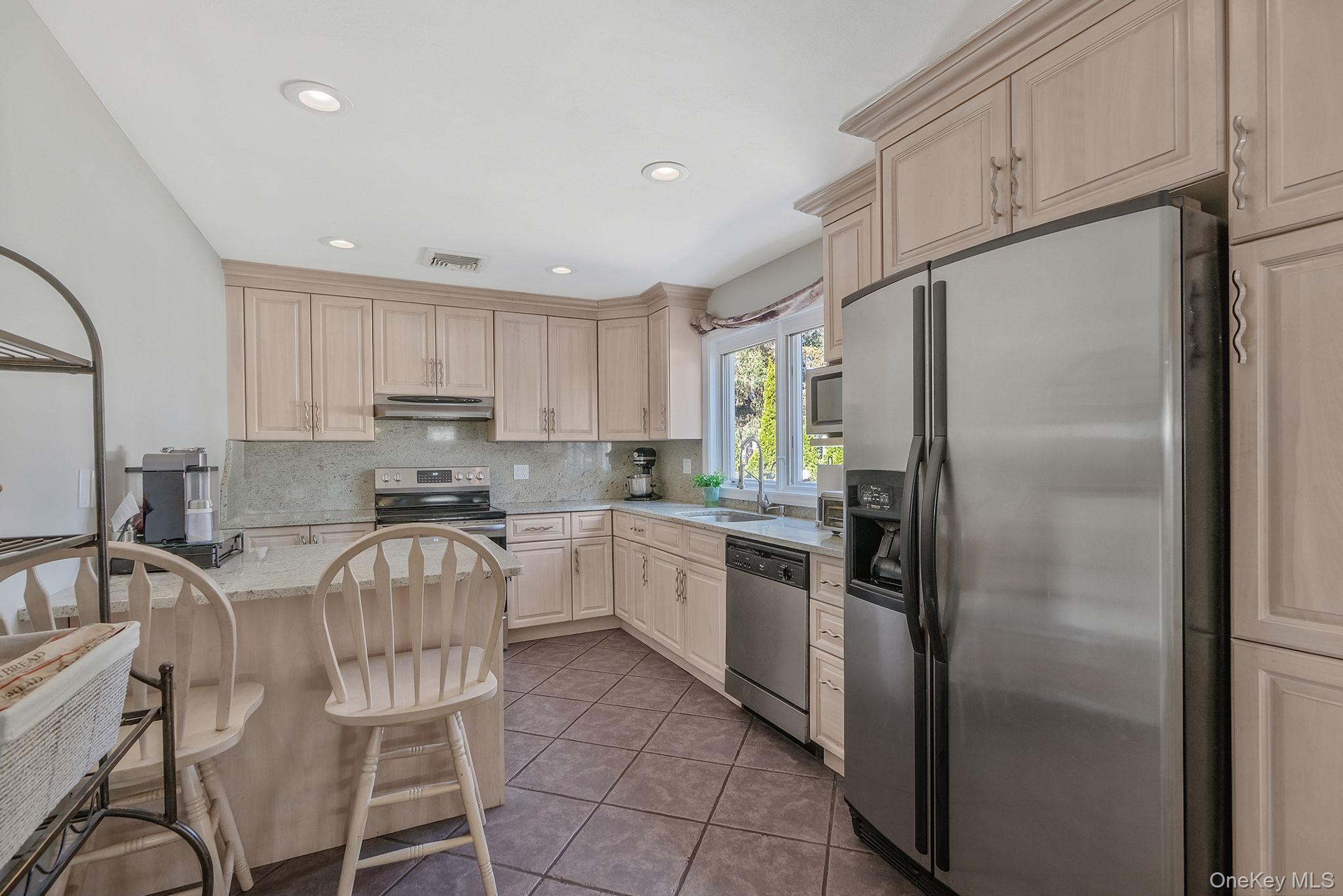 Single Family Hallock Avenue  Suffolk County, NY 11787, MLS-977202-17