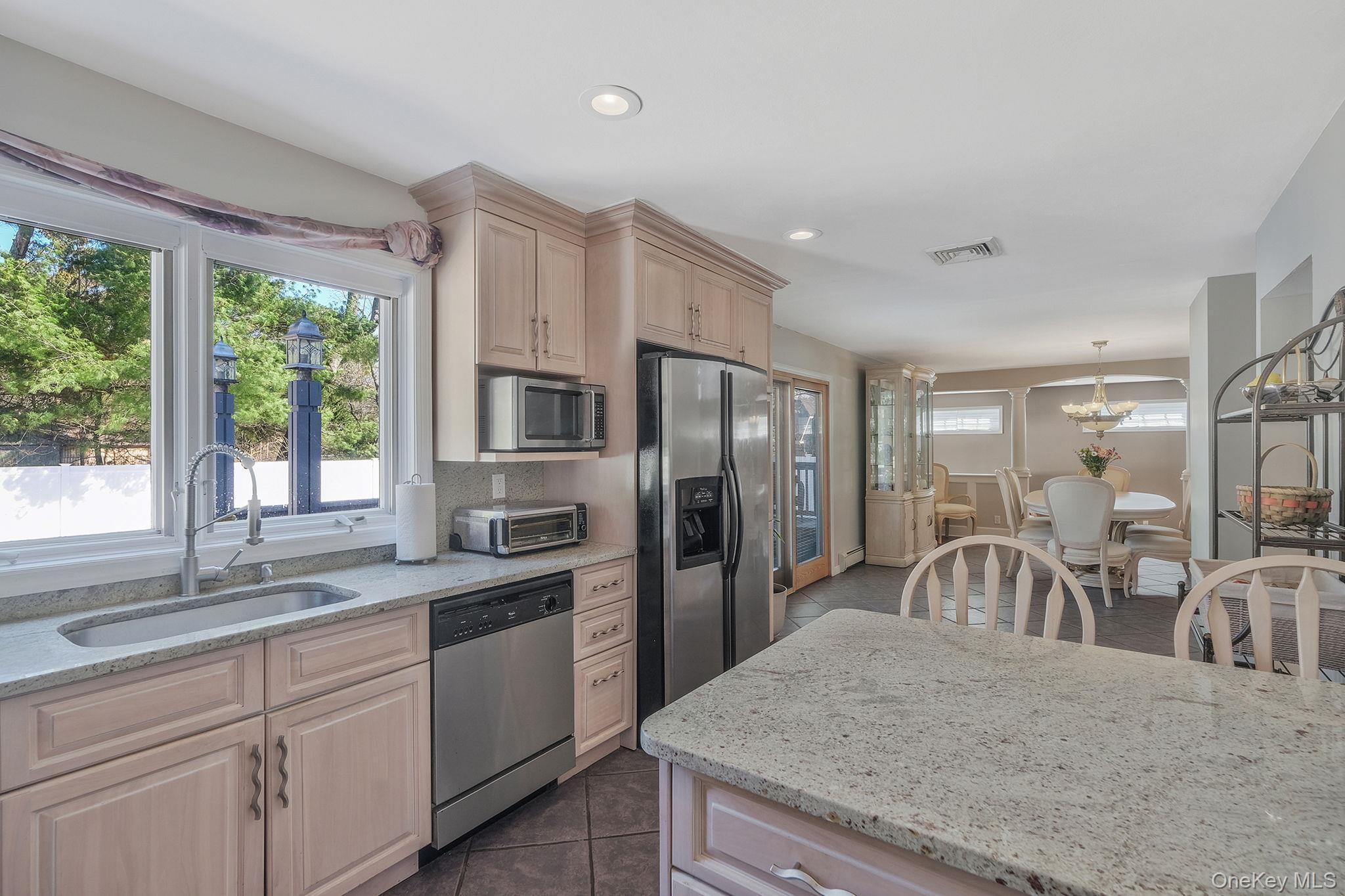 Single Family Hallock Avenue  Suffolk County, NY 11787, MLS-977202-20