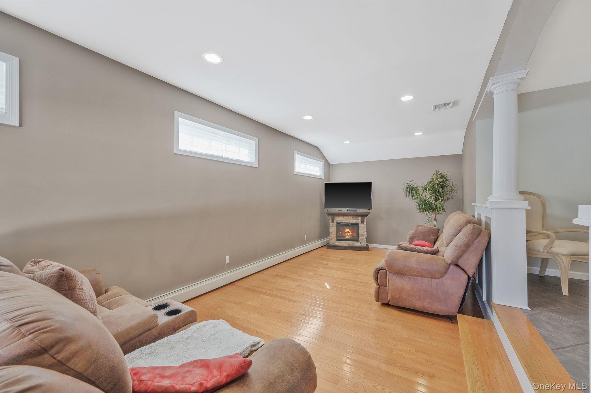 Single Family Hallock Avenue  Suffolk County, NY 11787, MLS-977202-25