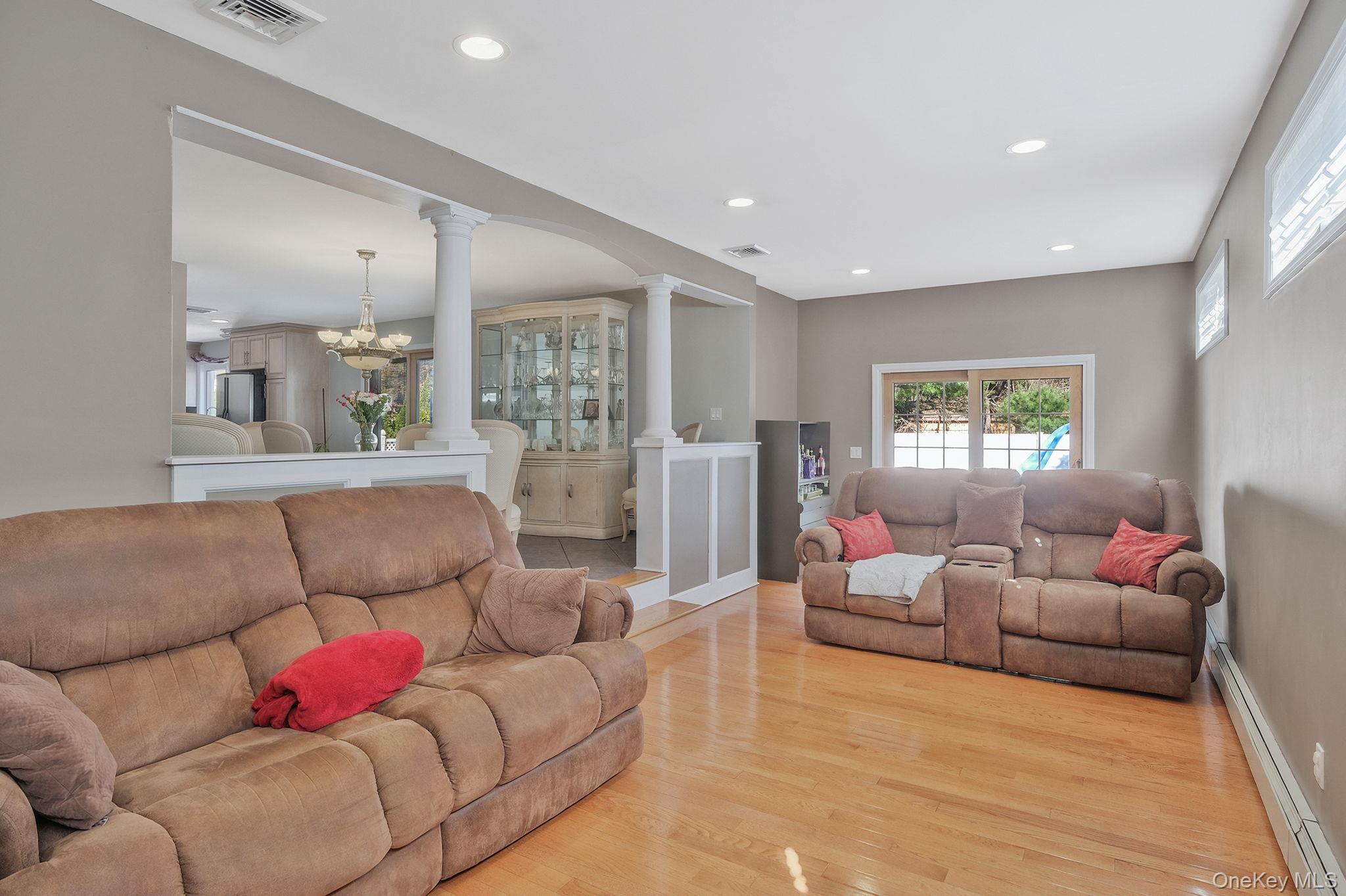 Single Family Hallock Avenue  Suffolk County, NY 11787, MLS-977202-27
