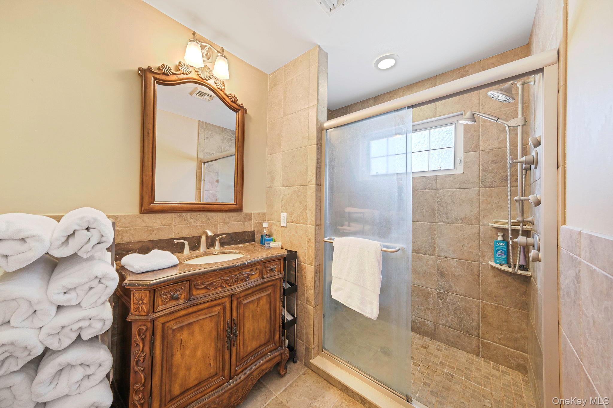 Single Family Hallock Avenue  Suffolk County, NY 11787, MLS-977202-39