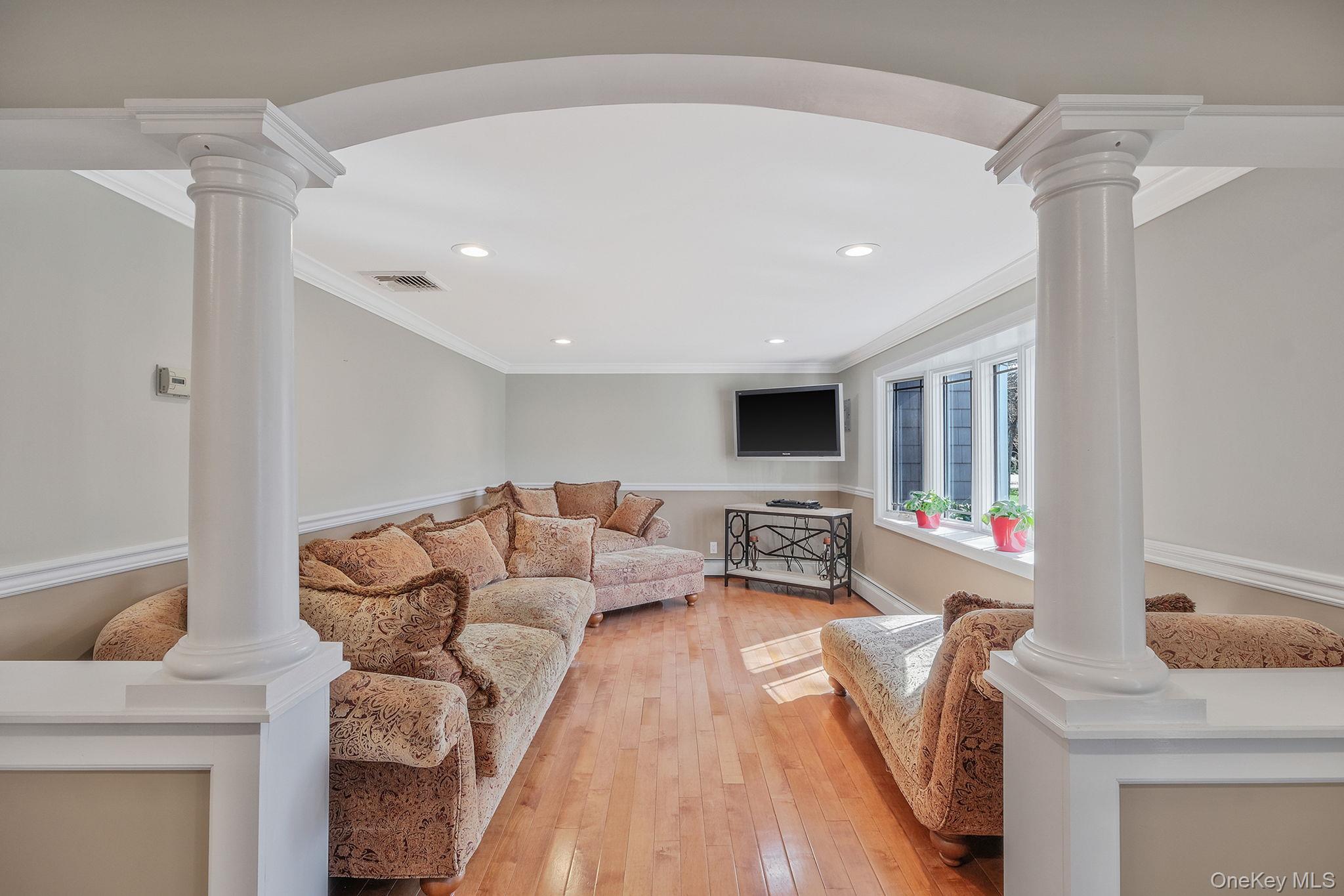 Single Family Hallock Avenue  Suffolk County, NY 11787, MLS-977202-8