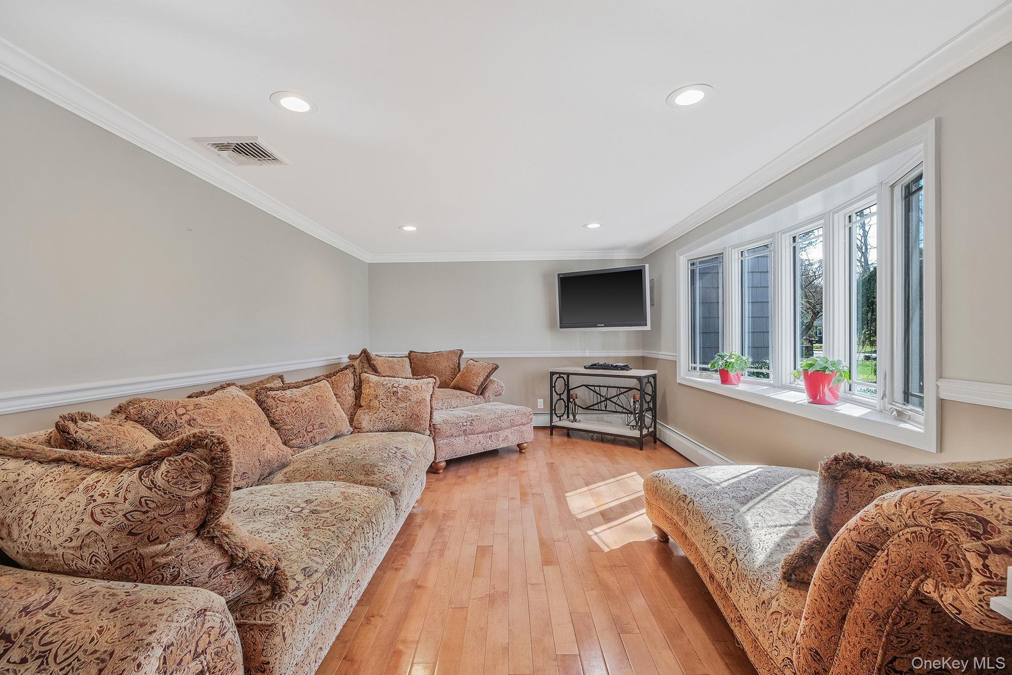 Single Family Hallock Avenue  Suffolk County, NY 11787, MLS-977202-9