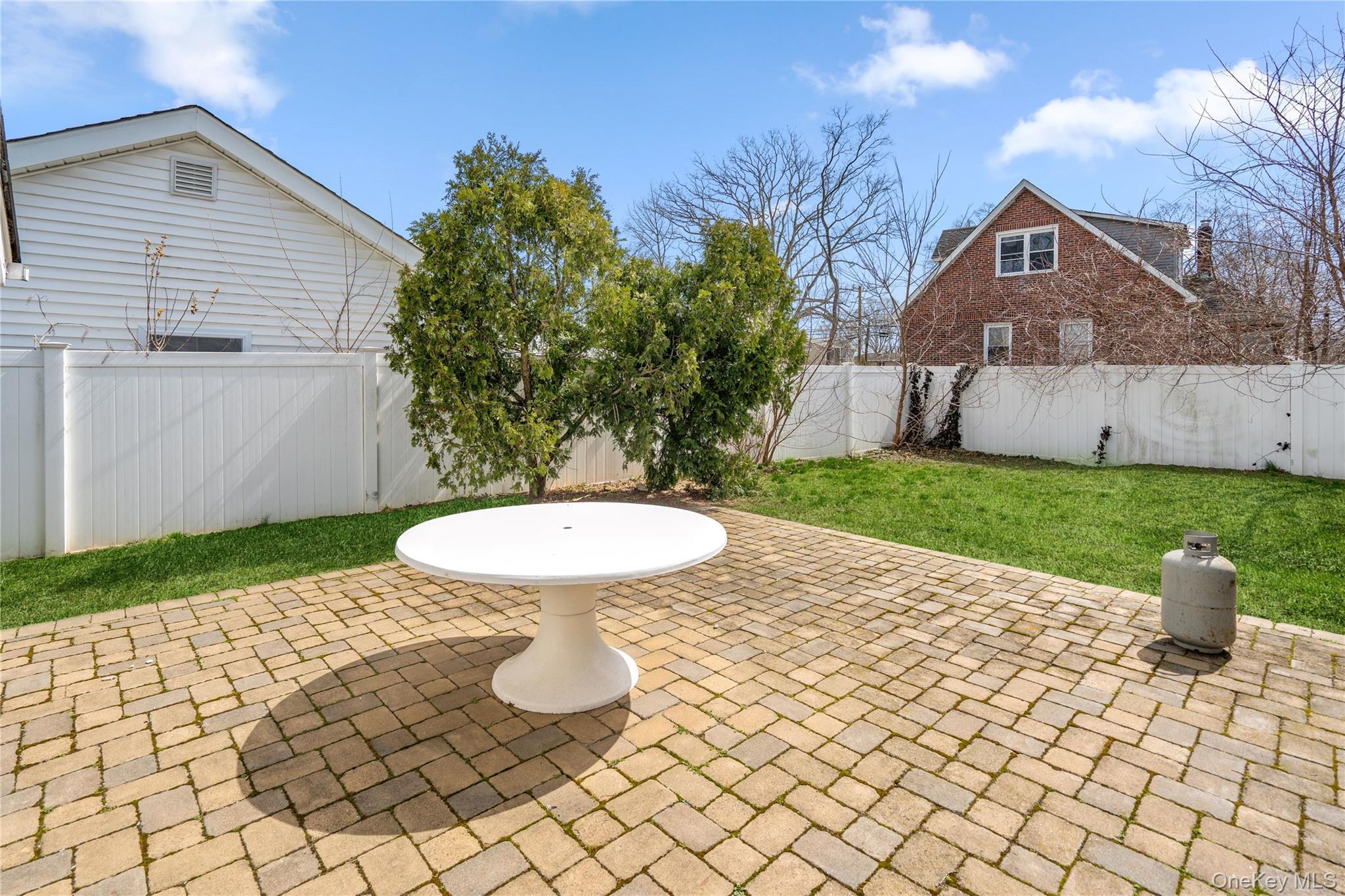 Single Family 3rd  Suffolk County, NY 11779, MLS-977251-21