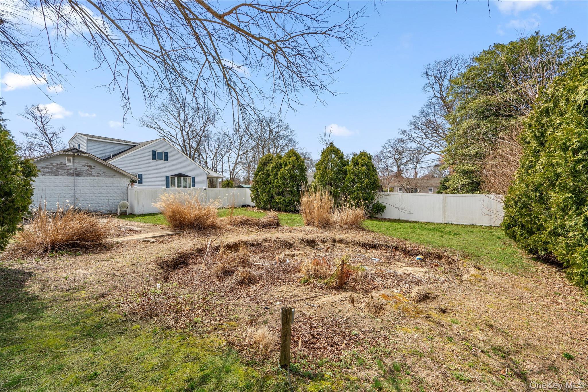 Single Family 3rd  Suffolk County, NY 11779, MLS-977251-25