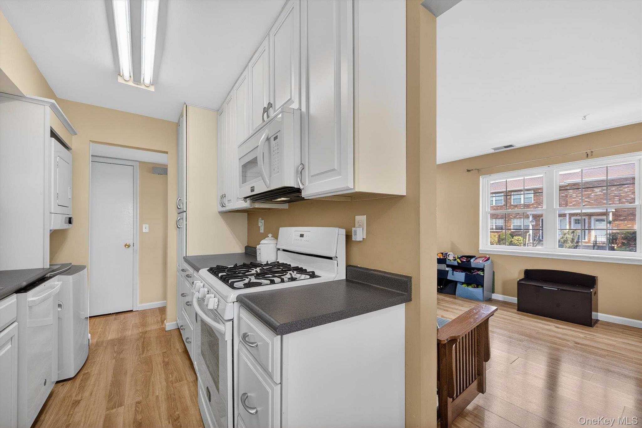 Condo Temple Hill  Orange County, NY 12553, MLS-977319-10