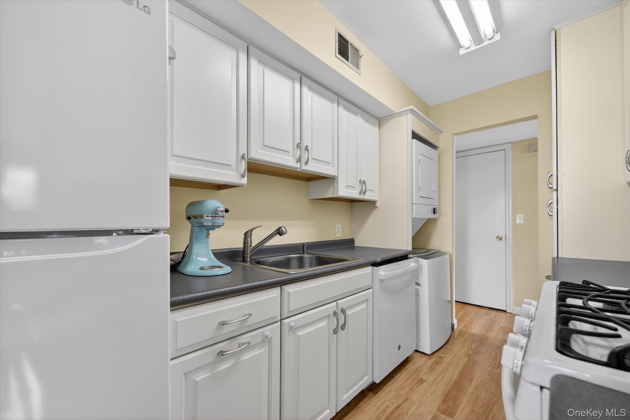 Condo Temple Hill  Orange County, NY 12553, MLS-977319-8