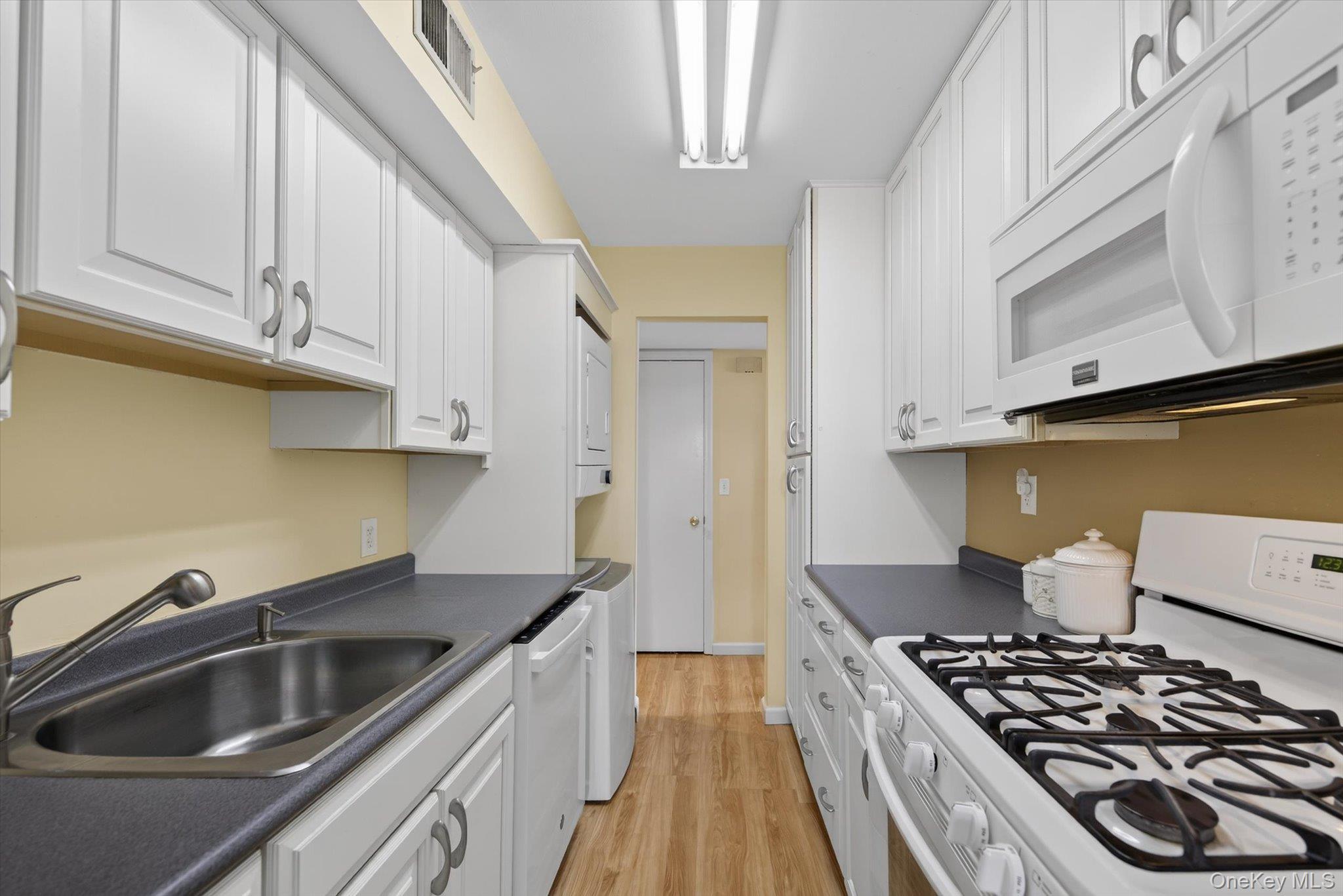 Condo Temple Hill  Orange County, NY 12553, MLS-977319-9