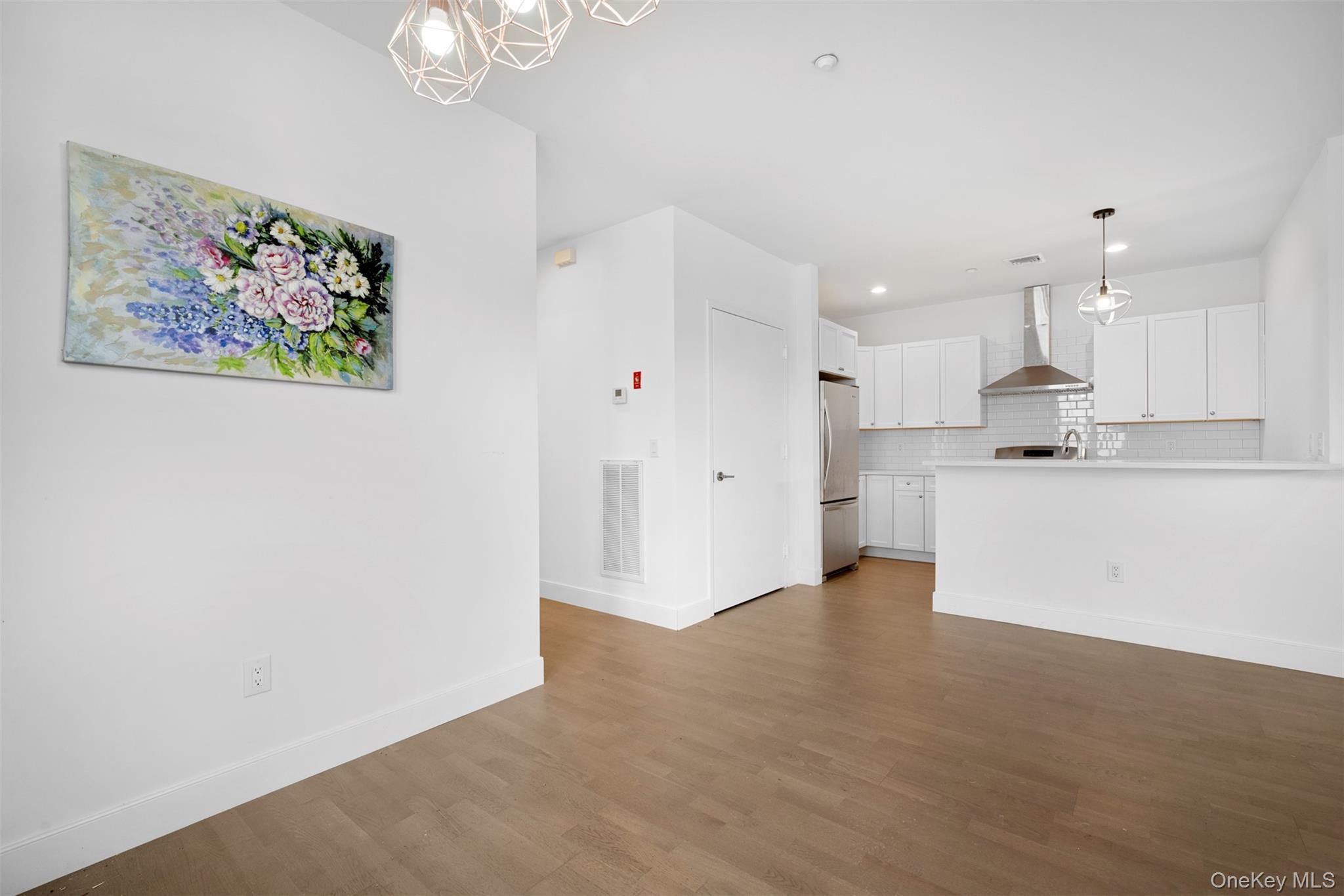 Condo Breton  Nassau County, NY 11542, MLS-977339-10