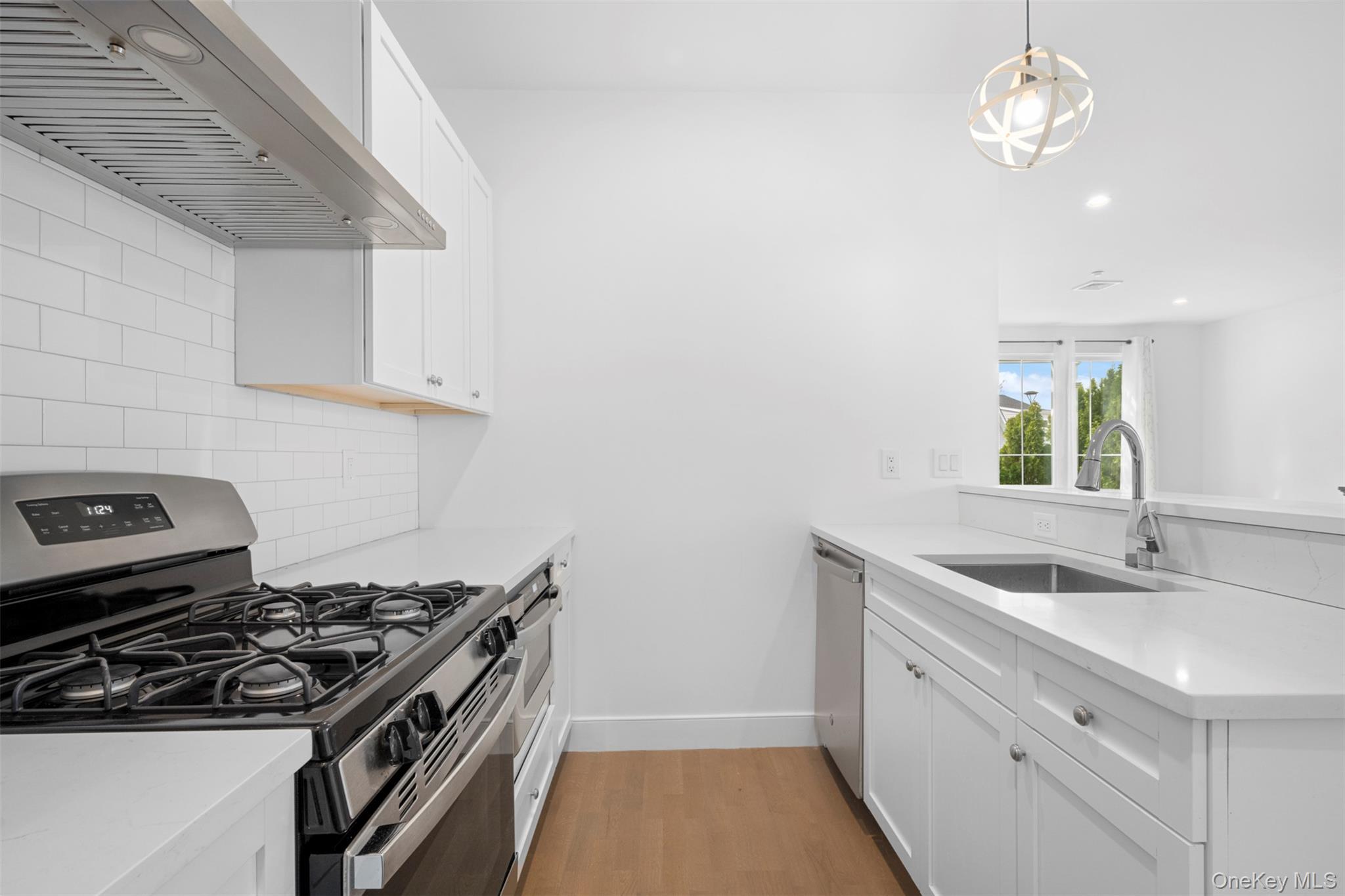 Condo Breton  Nassau County, NY 11542, MLS-977339-13