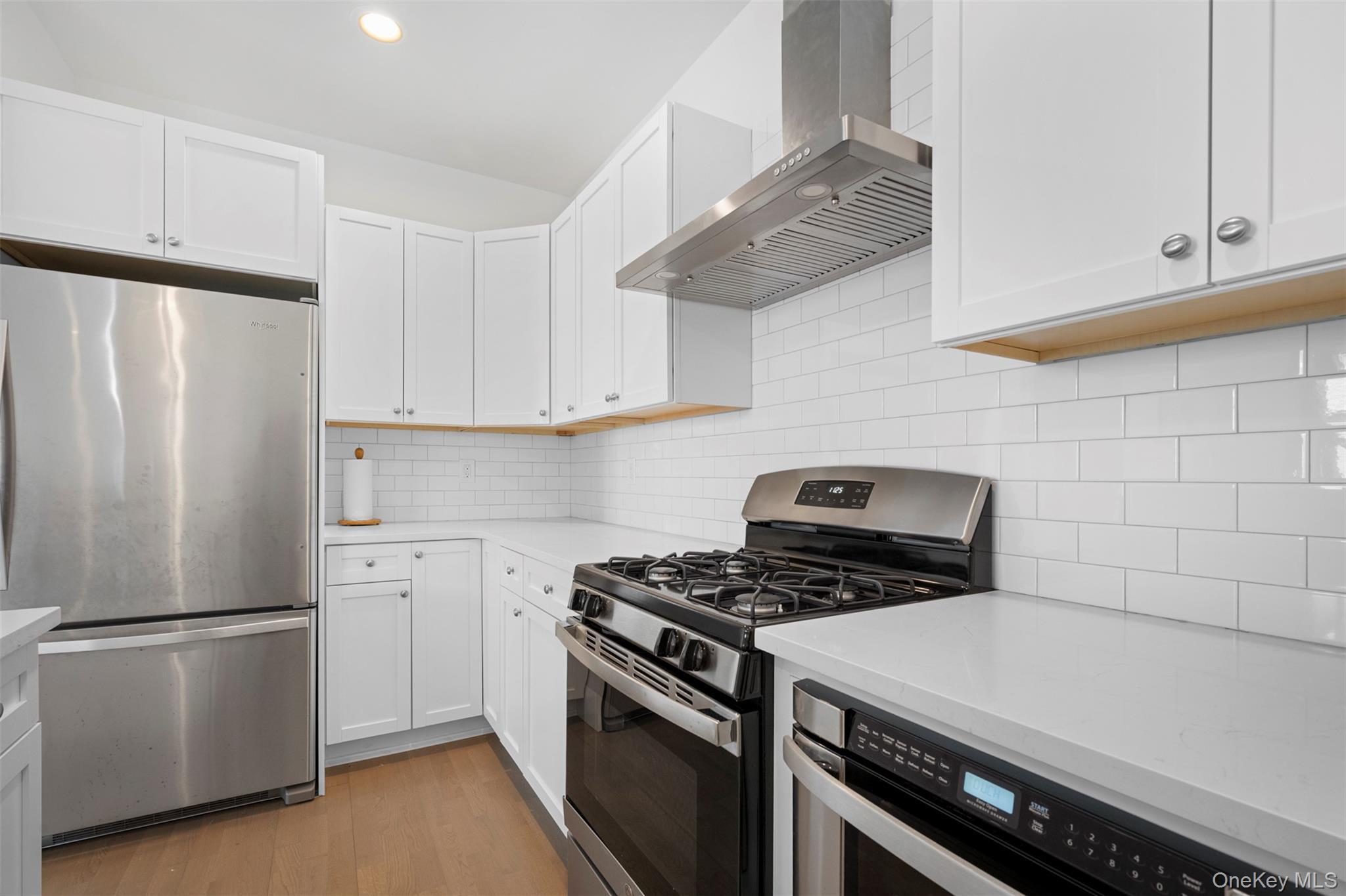 Condo Breton  Nassau County, NY 11542, MLS-977339-17