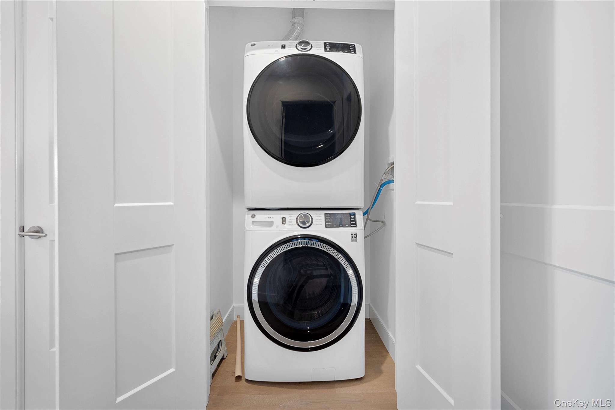 Condo Breton  Nassau County, NY 11542, MLS-977339-18