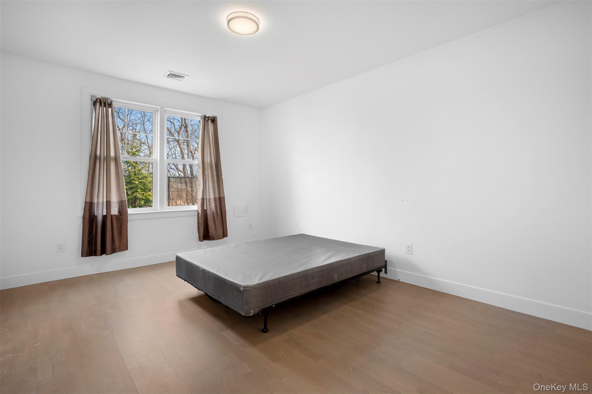 Condo Breton  Nassau County, NY 11542, MLS-977339-19