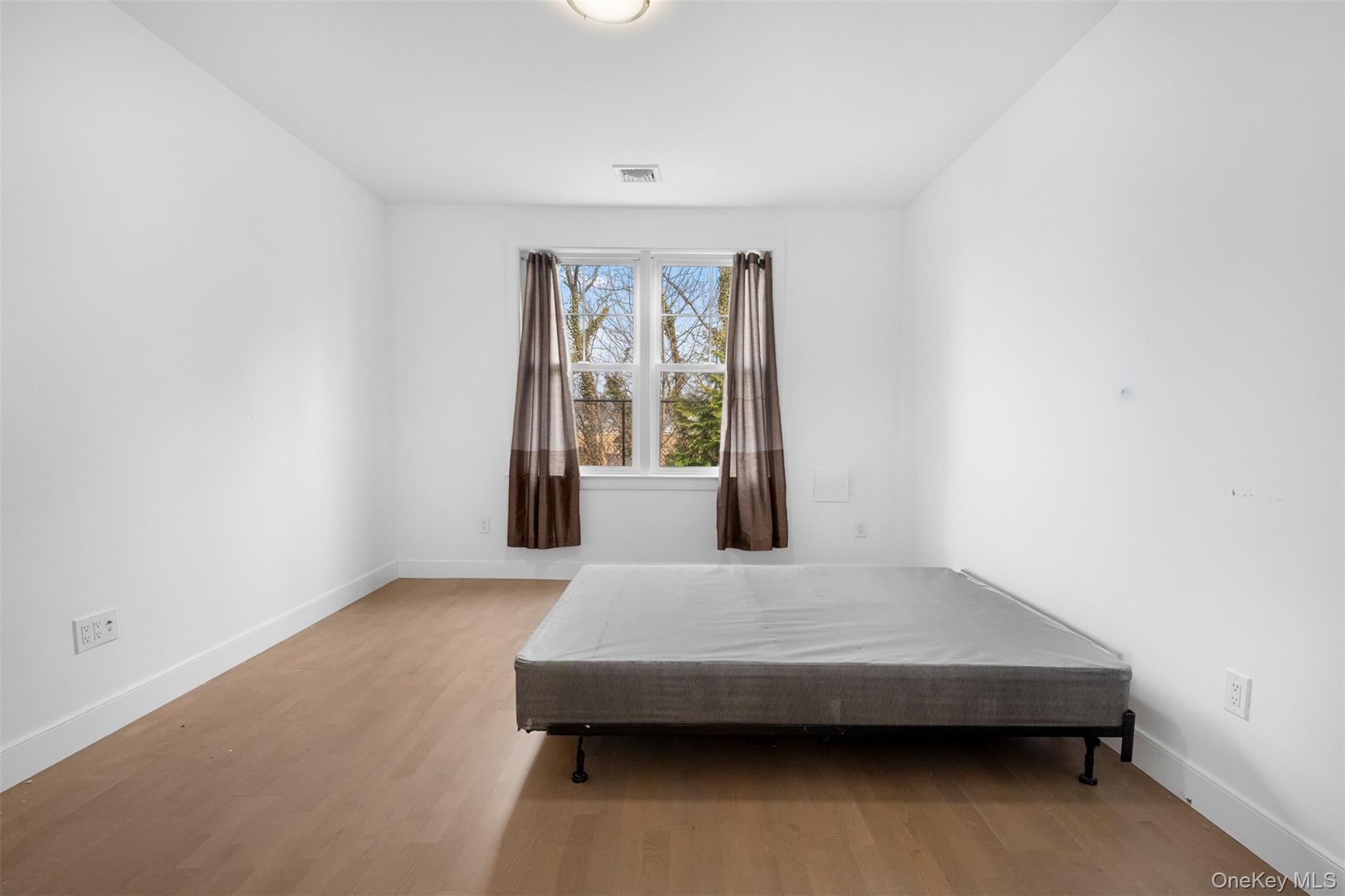 Condo Breton  Nassau County, NY 11542, MLS-977339-20