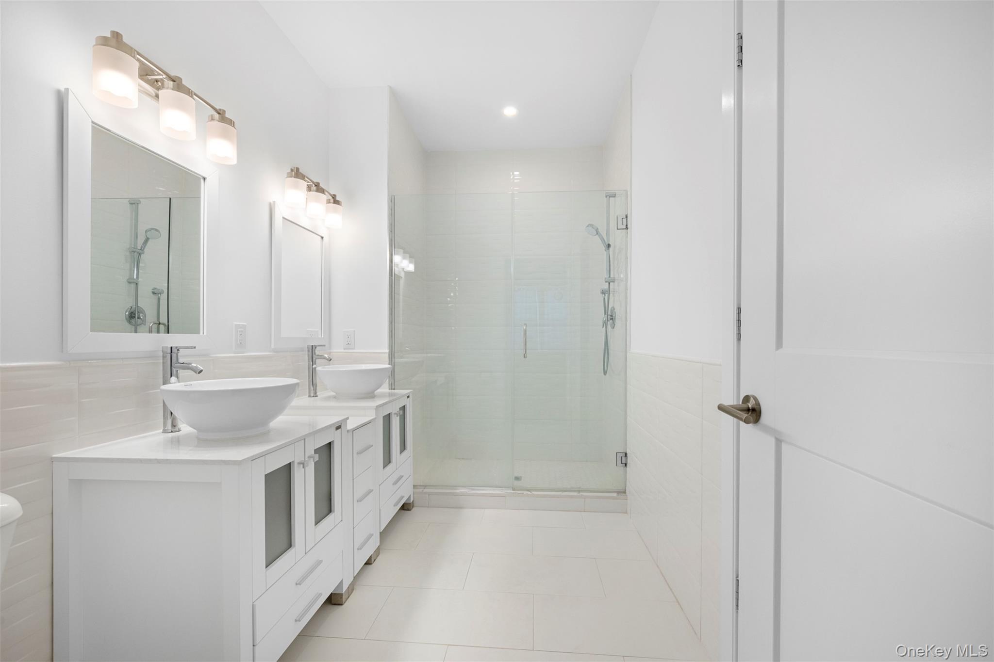 Condo Breton  Nassau County, NY 11542, MLS-977339-25