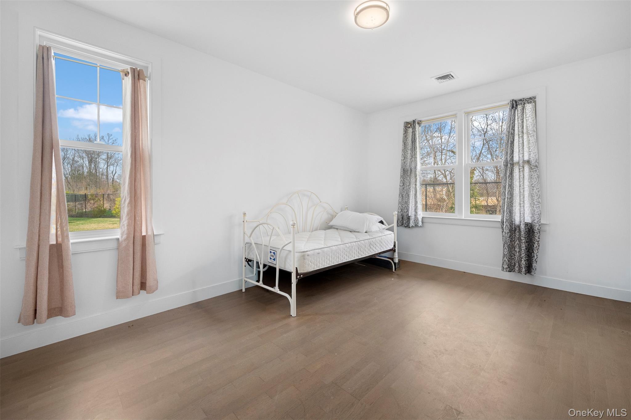 Condo Breton  Nassau County, NY 11542, MLS-977339-27