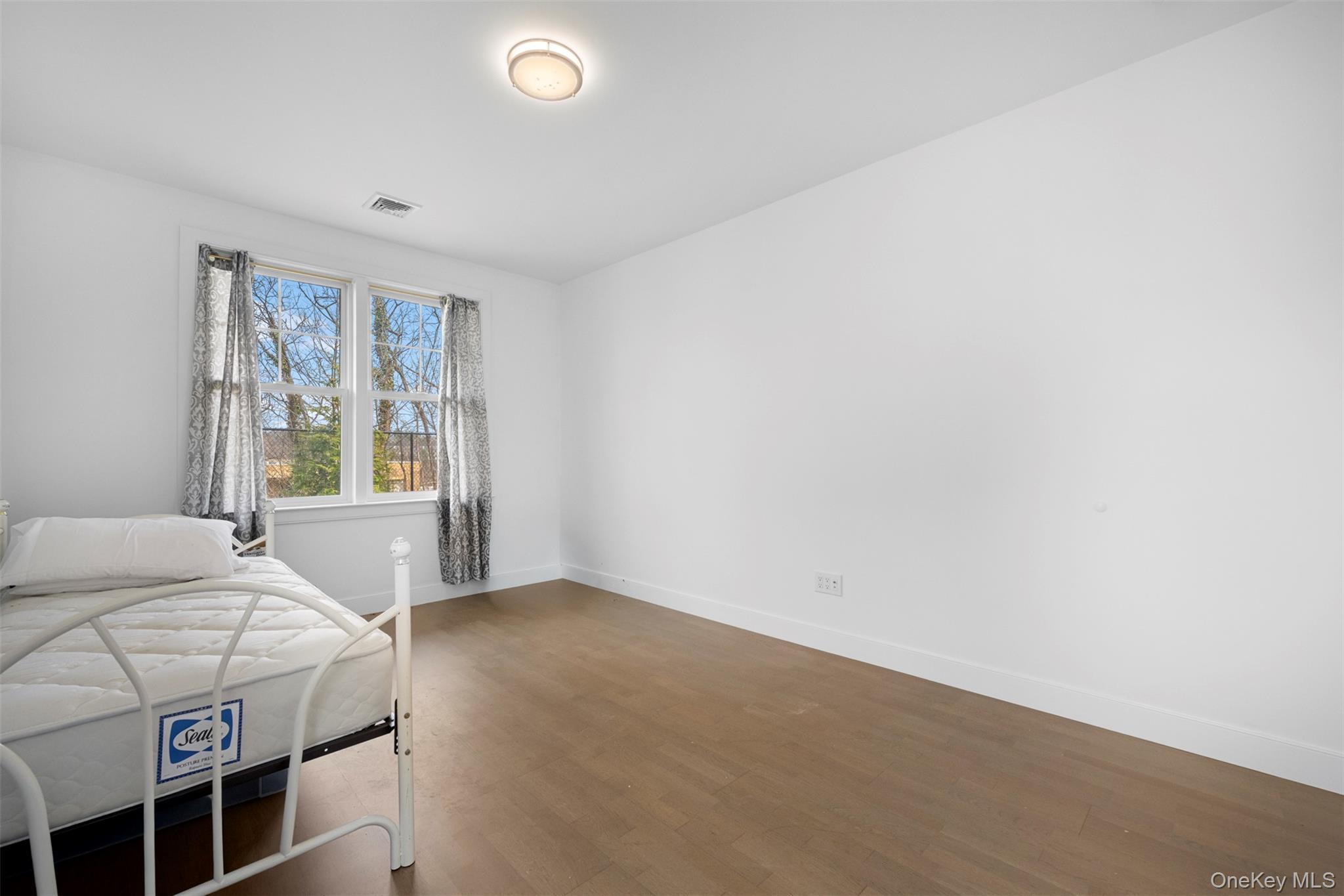 Condo Breton  Nassau County, NY 11542, MLS-977339-28