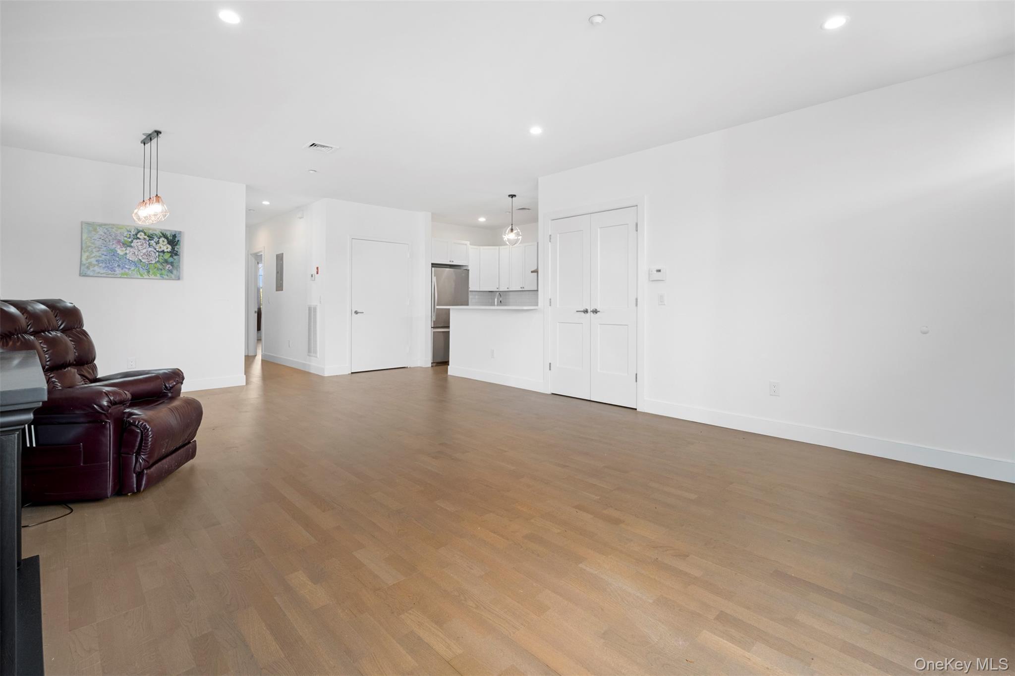 Condo Breton  Nassau County, NY 11542, MLS-977339-3