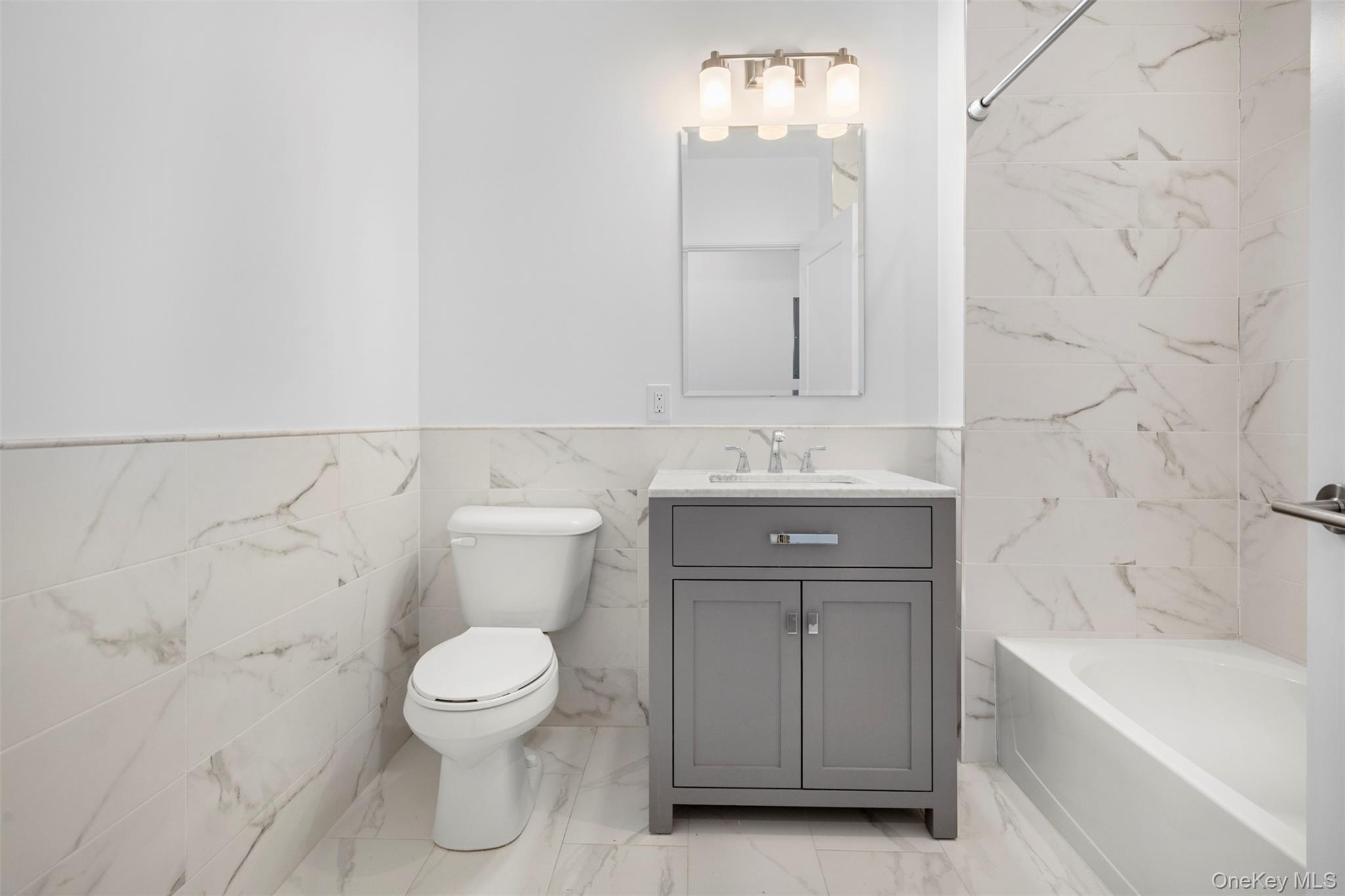 Condo Breton  Nassau County, NY 11542, MLS-977339-31