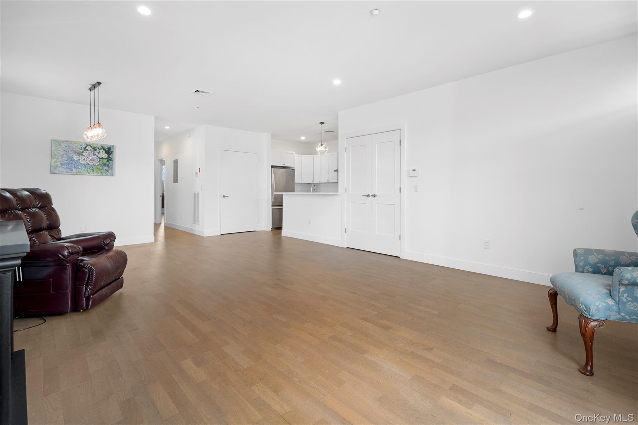 Condo Breton  Nassau County, NY 11542, MLS-977339-5