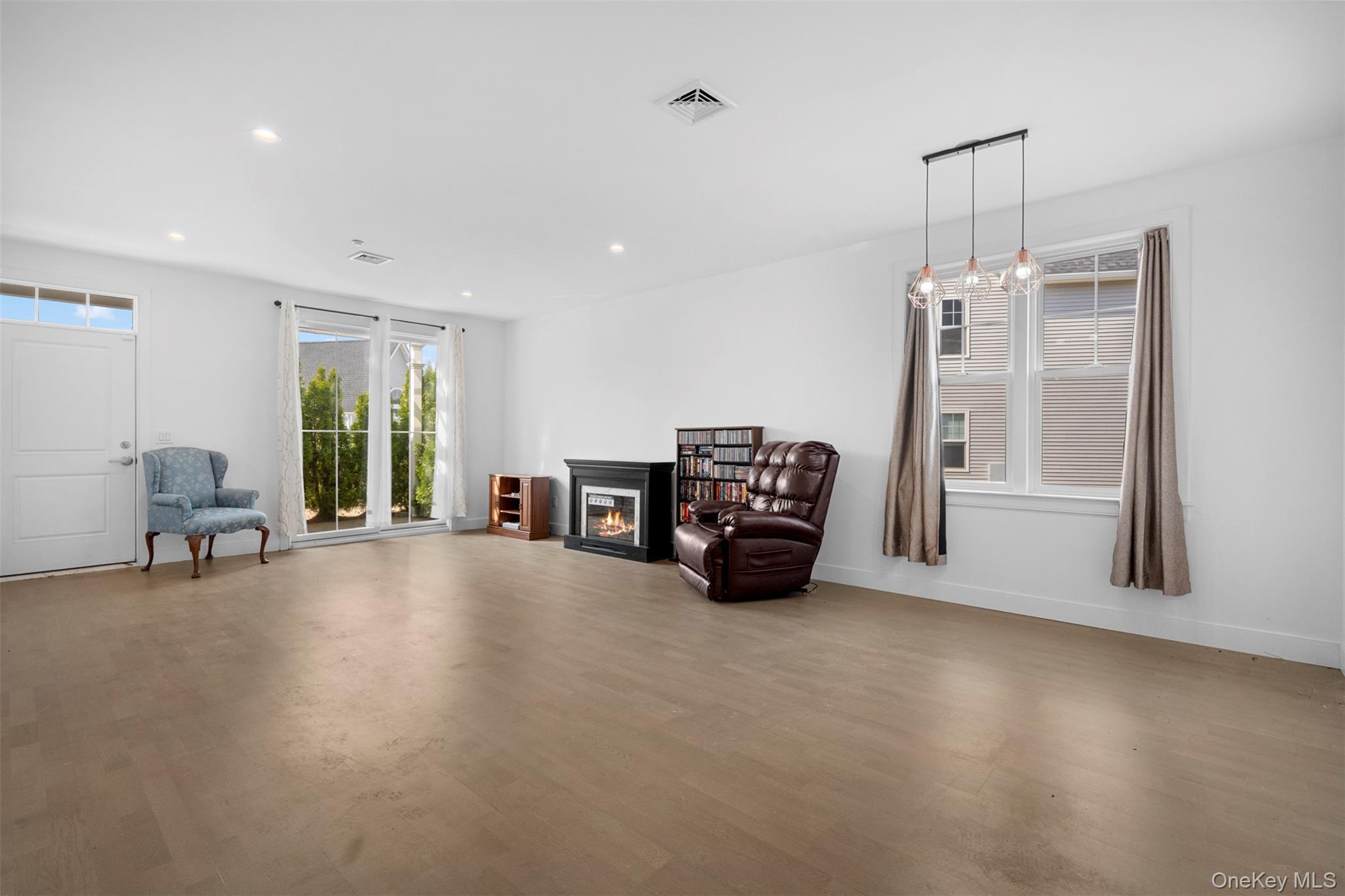 Condo Breton  Nassau County, NY 11542, MLS-977339-6