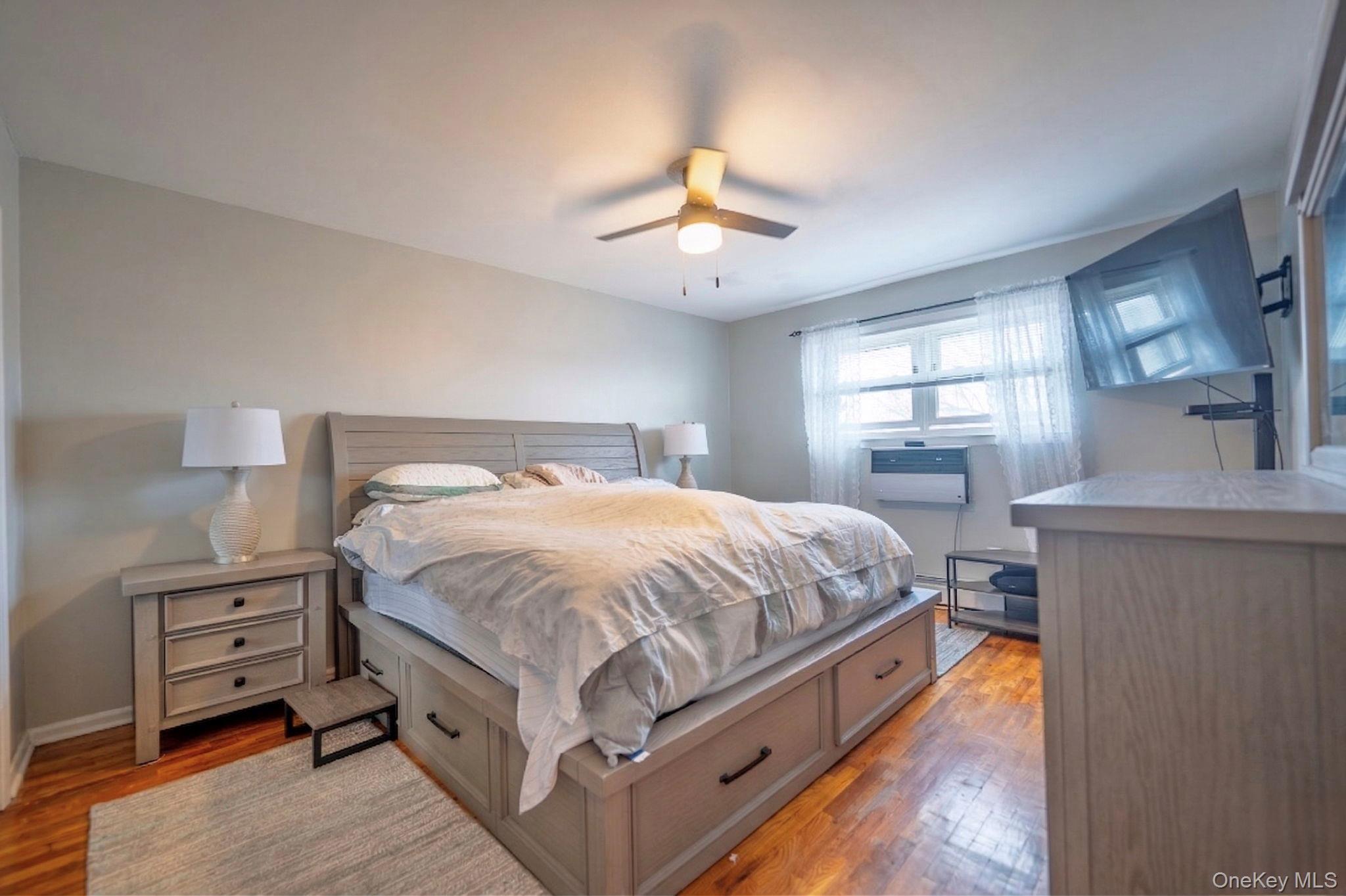 Single Family Throgs Neck  Bronx, NY 10465, MLS-977354-17