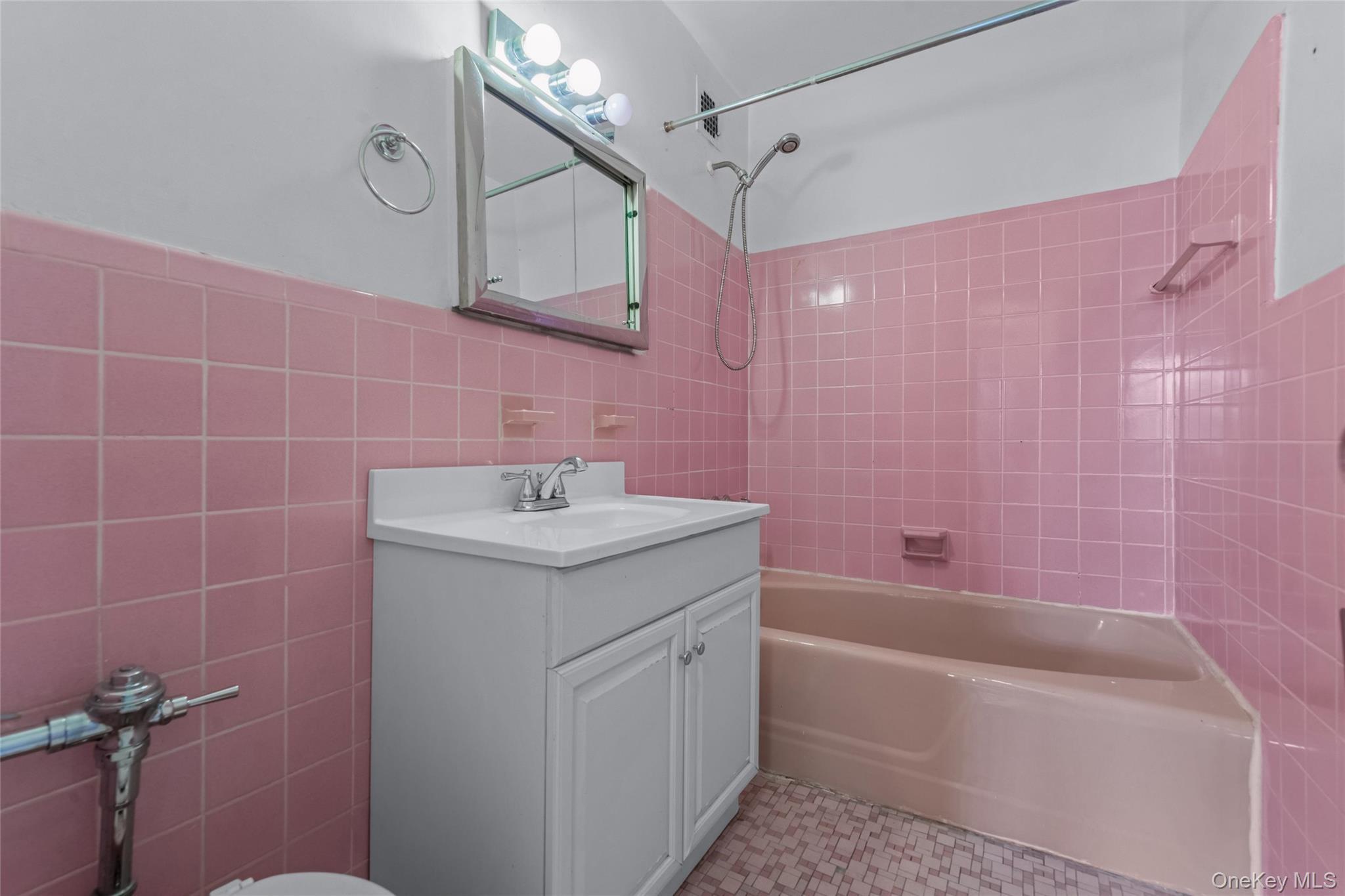 Coop Douglaston  Queens, NY 11363, MLS-977386-19