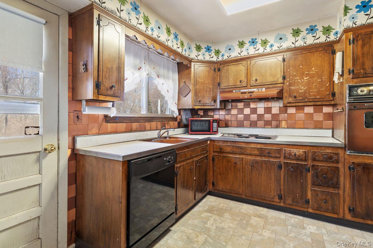 Single Family Highview  Westchester County, NY 10562, MLS-977440-16