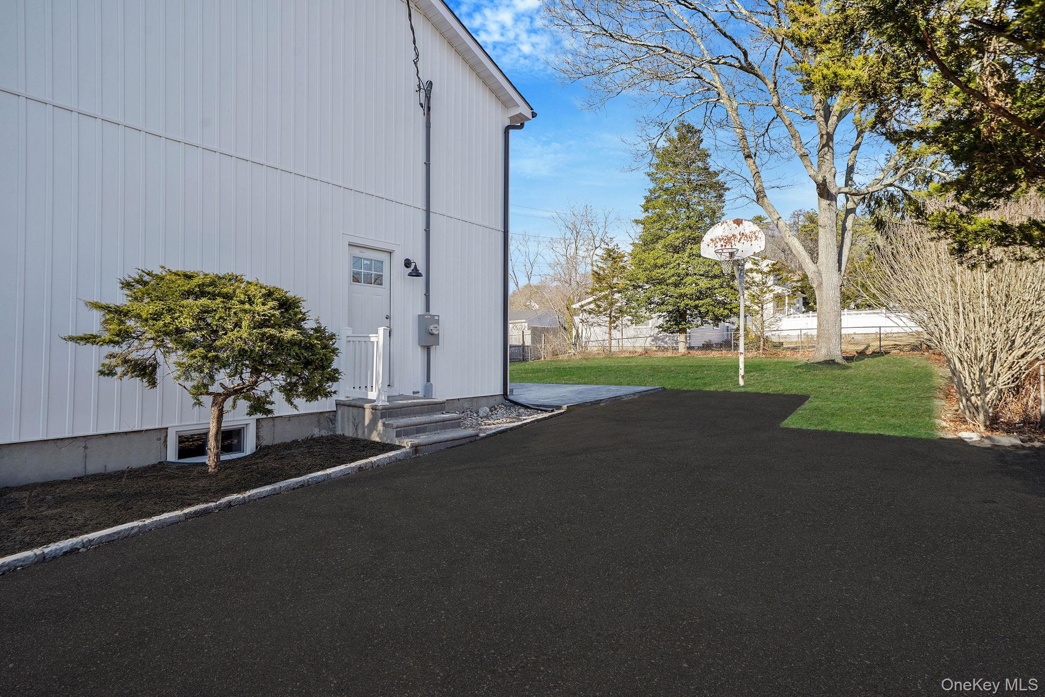 Single Family Lucerne  Suffolk County, NY 11967, MLS-977469-39